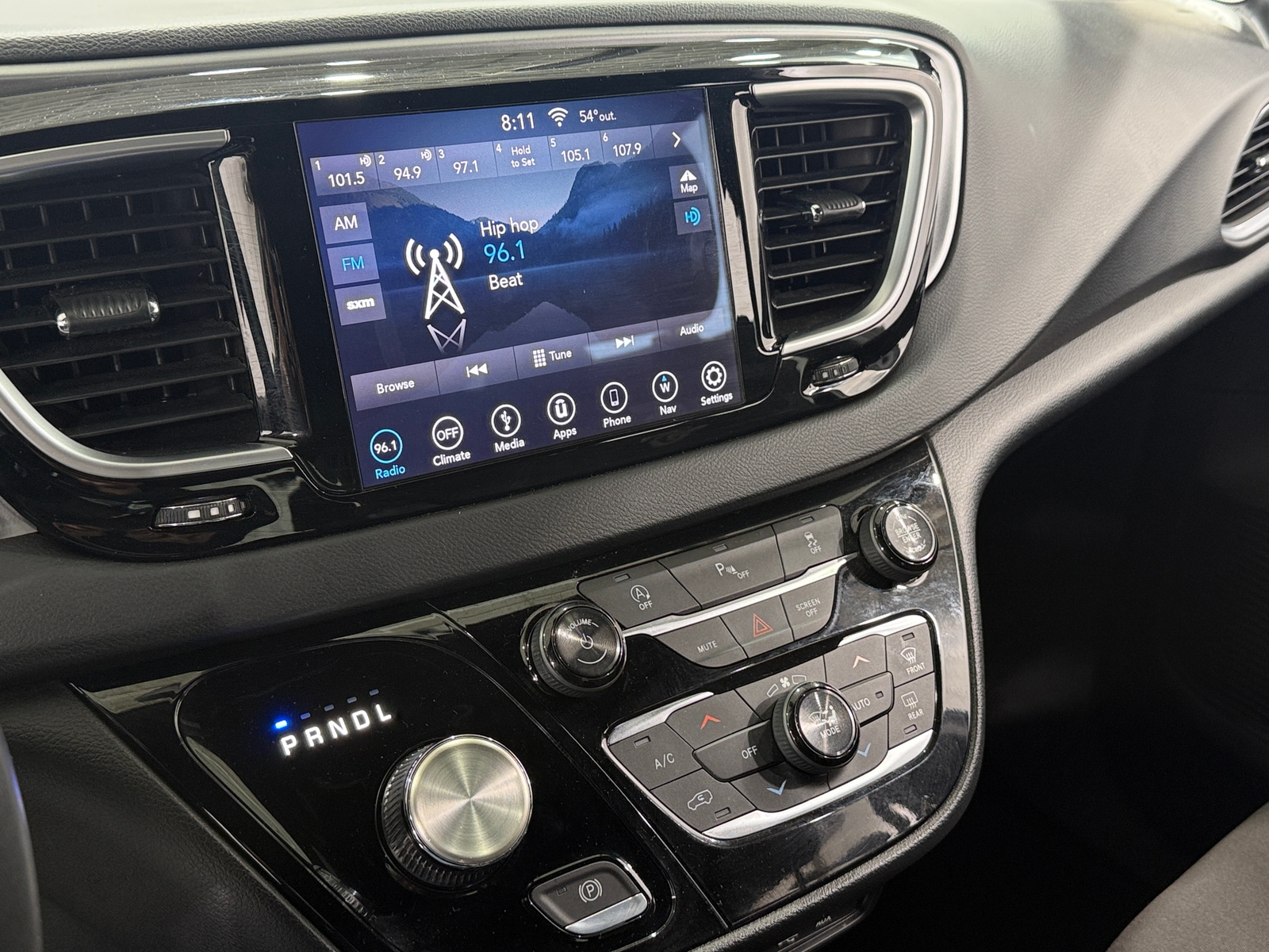 Thumbnail: 2018 Chrysler Pacifica - 4