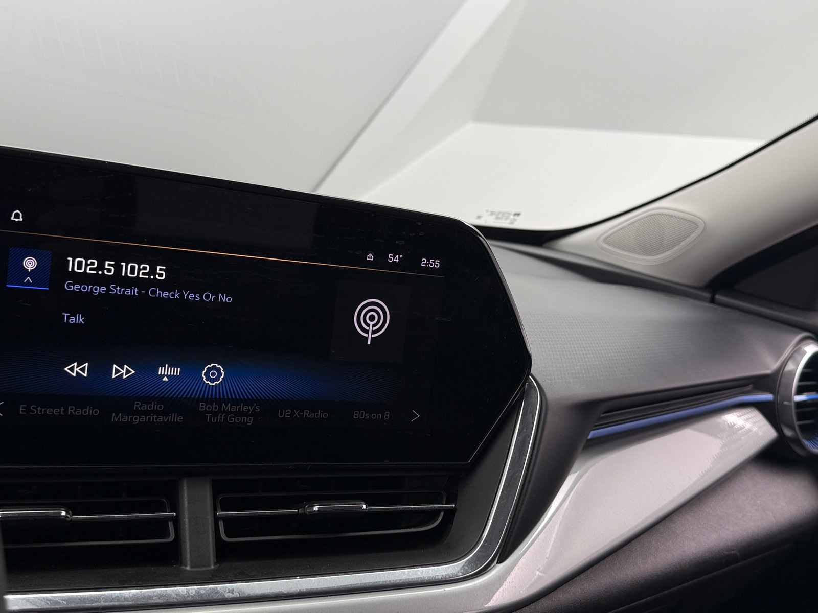 Thumbnail: 2025 Chevrolet Trax - 4