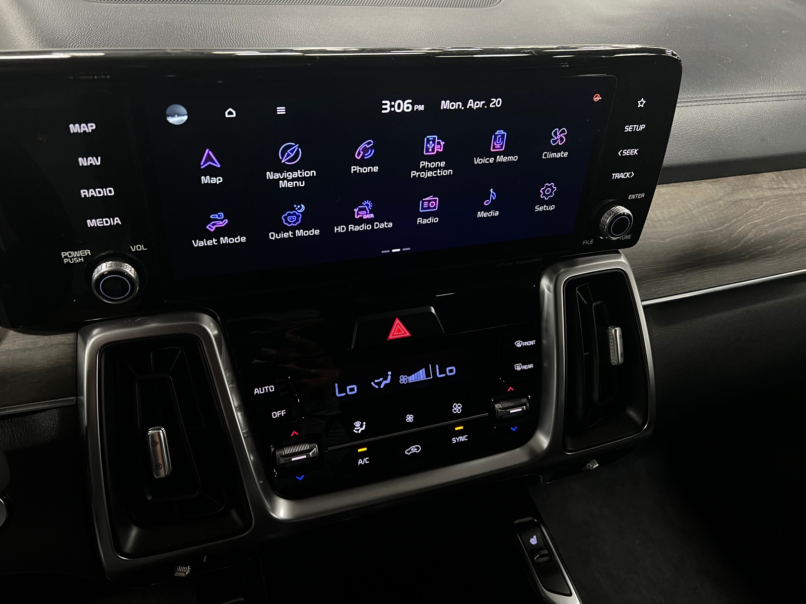 Thumbnail: 2023 Kia Sorento - 3