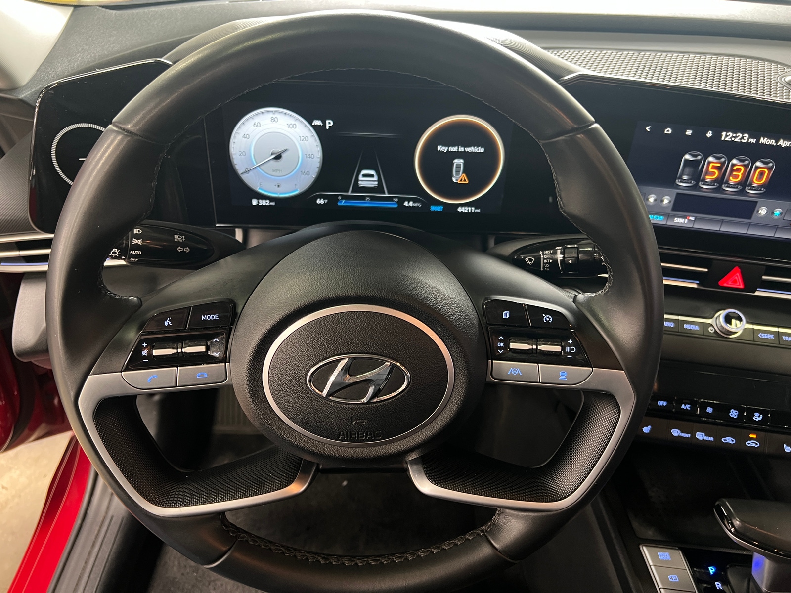 Thumbnail: 2023 Hyundai Elantra - 4