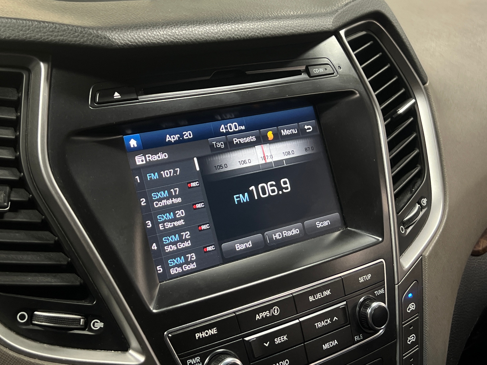 Thumbnail: 2017 Hyundai Santa Fe - 4