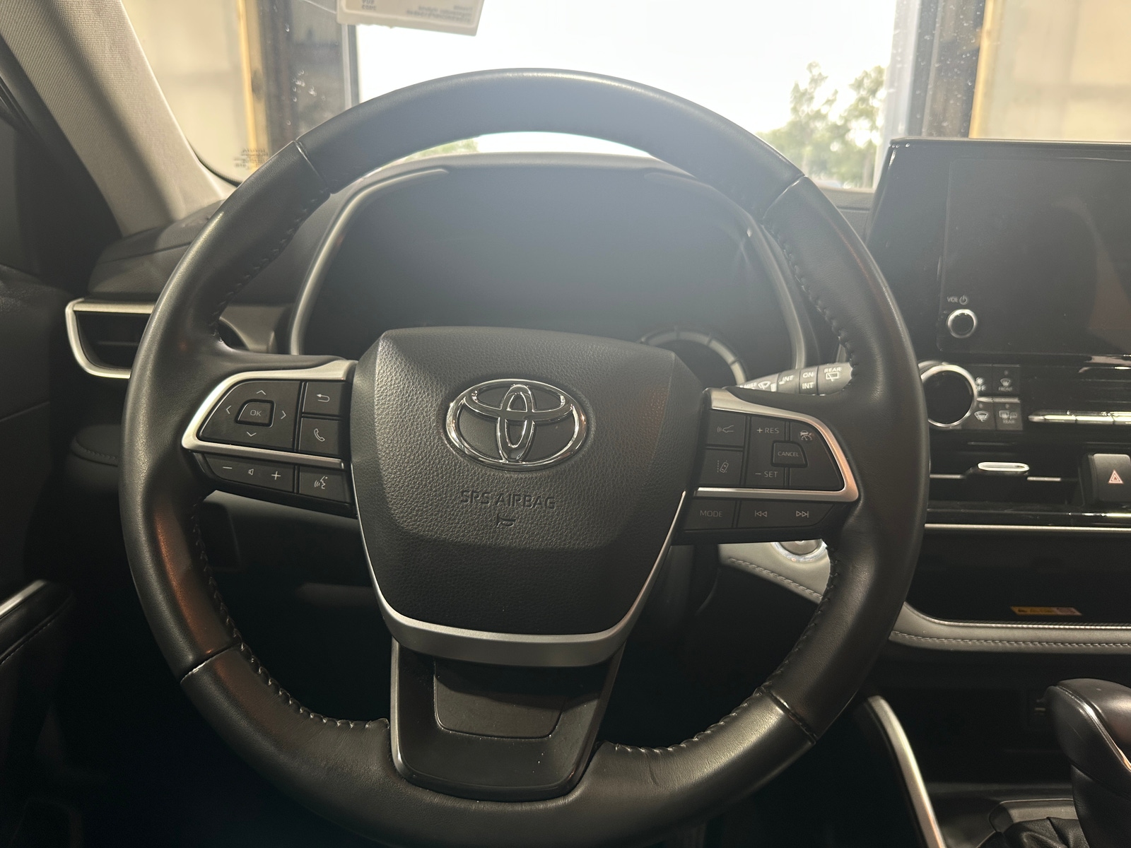 Thumbnail: 2023 Toyota Highlander - 4