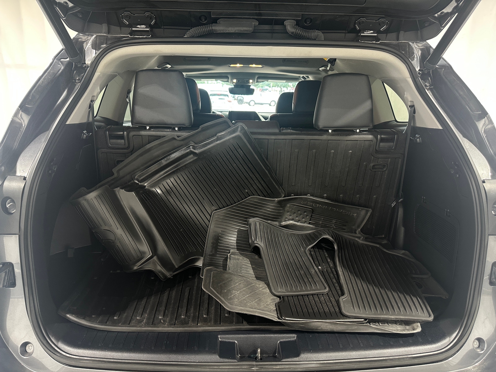 Thumbnail: 2023 Toyota Highlander - 6