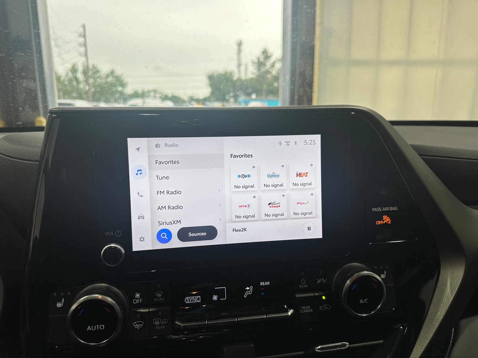 Thumbnail: 2023 Toyota Highlander - 3