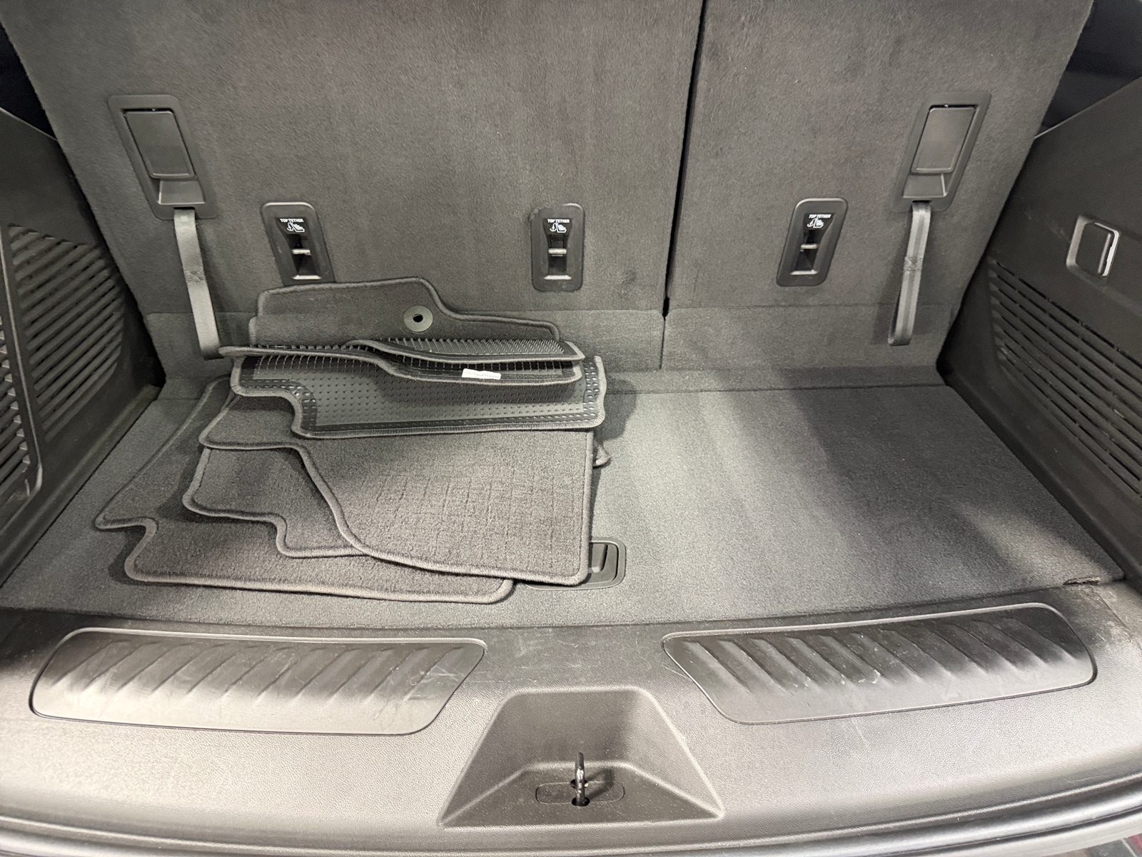 Thumbnail: 2022 Chevrolet Tahoe - 7