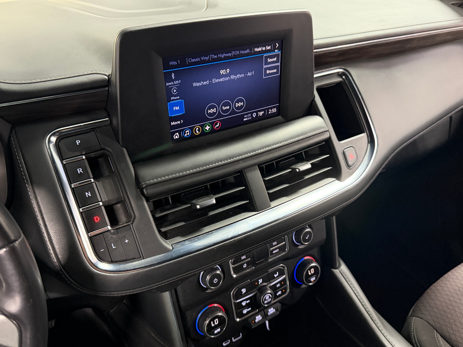 Thumbnail: 2022 Chevrolet Tahoe - 4