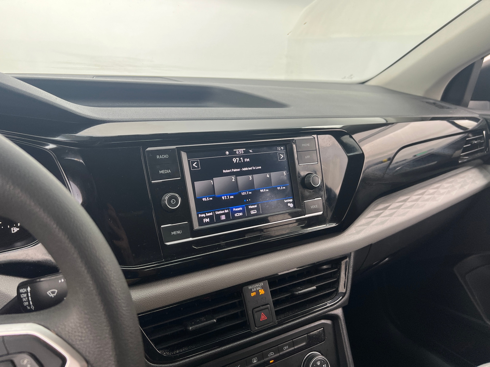 Thumbnail: 2022 Volkswagen Taos - 4