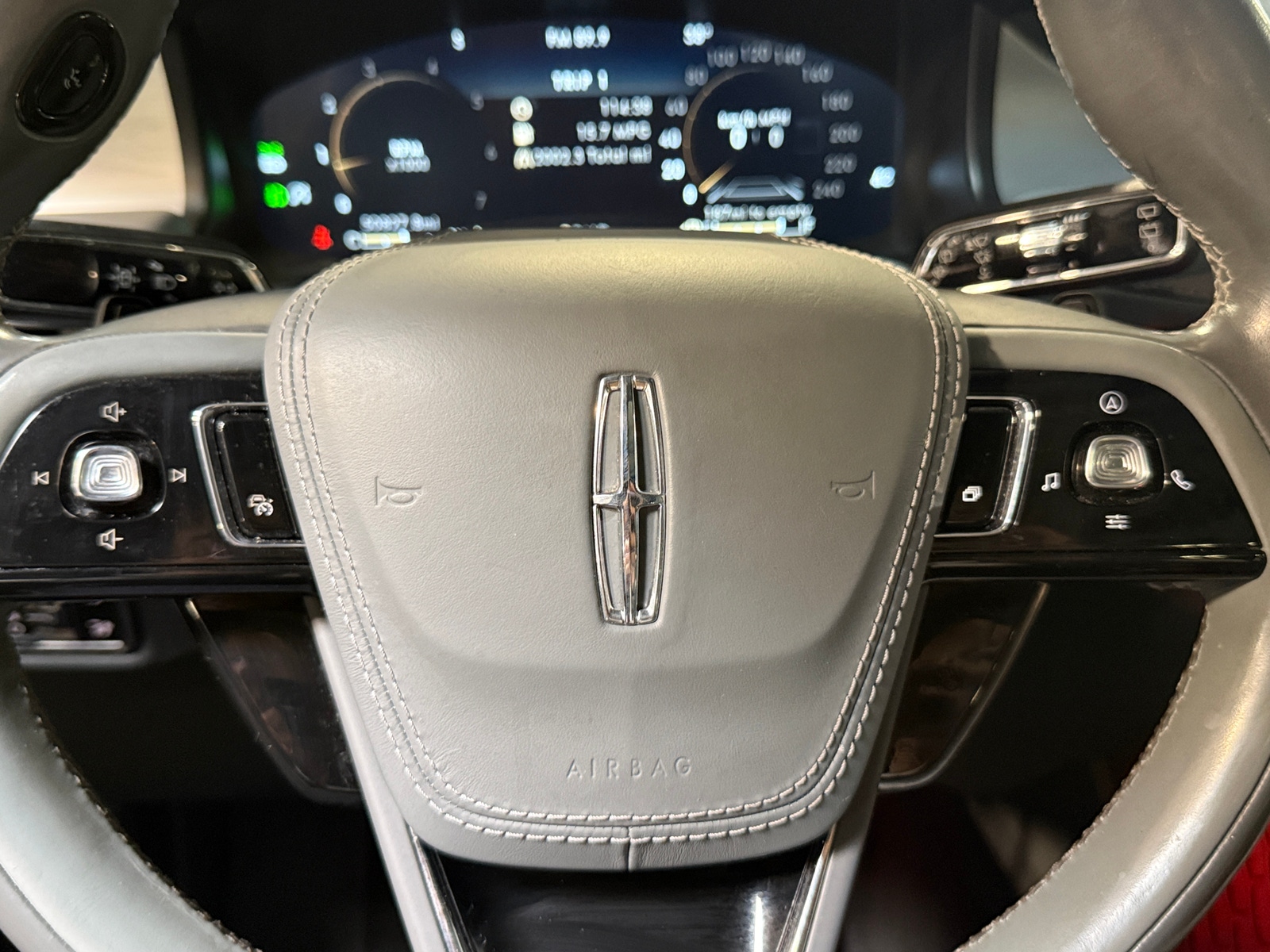 Thumbnail: 2020 Lincoln Aviator - 4