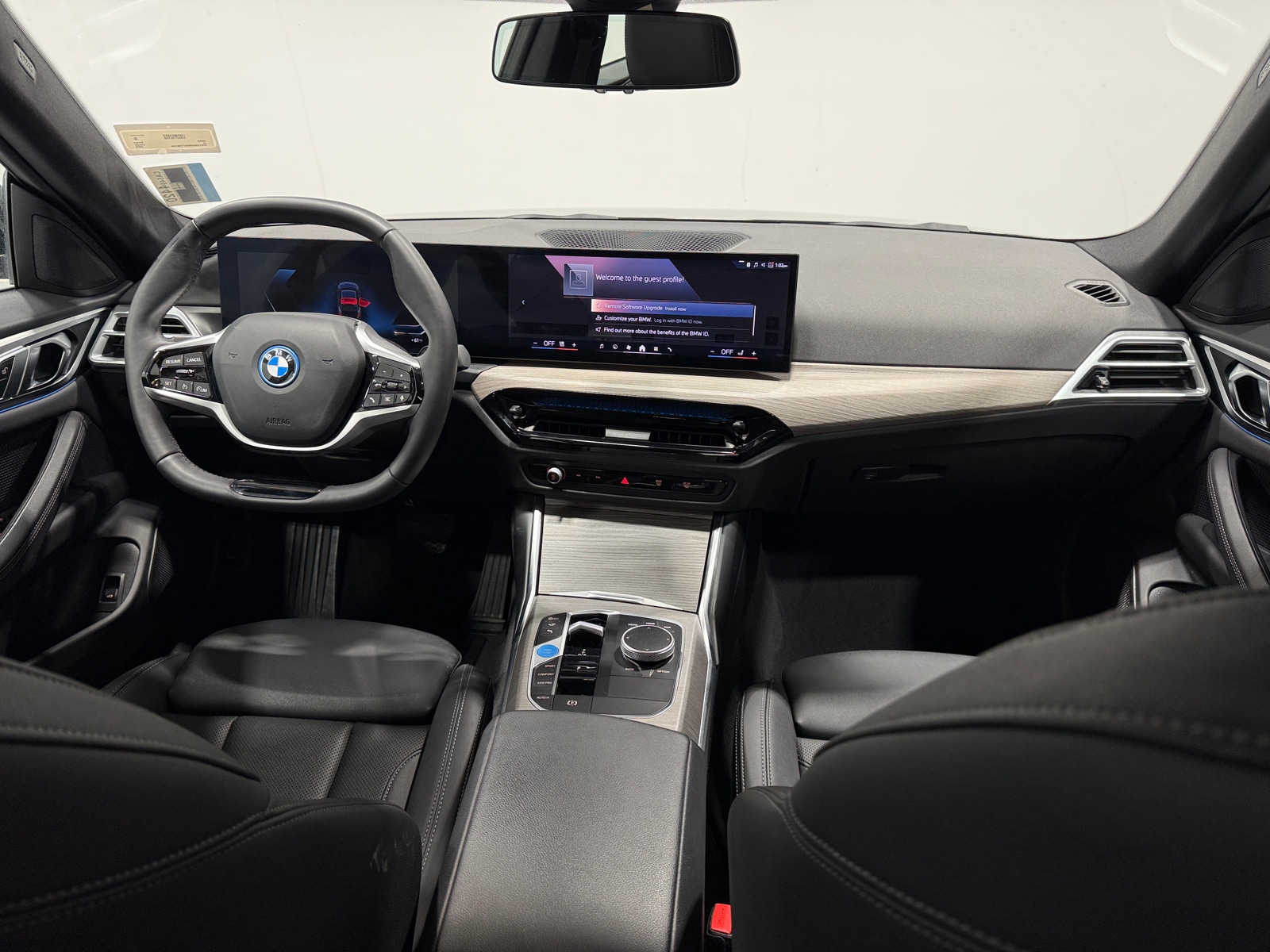 Thumbnail: 2025 BMW i4 - 2