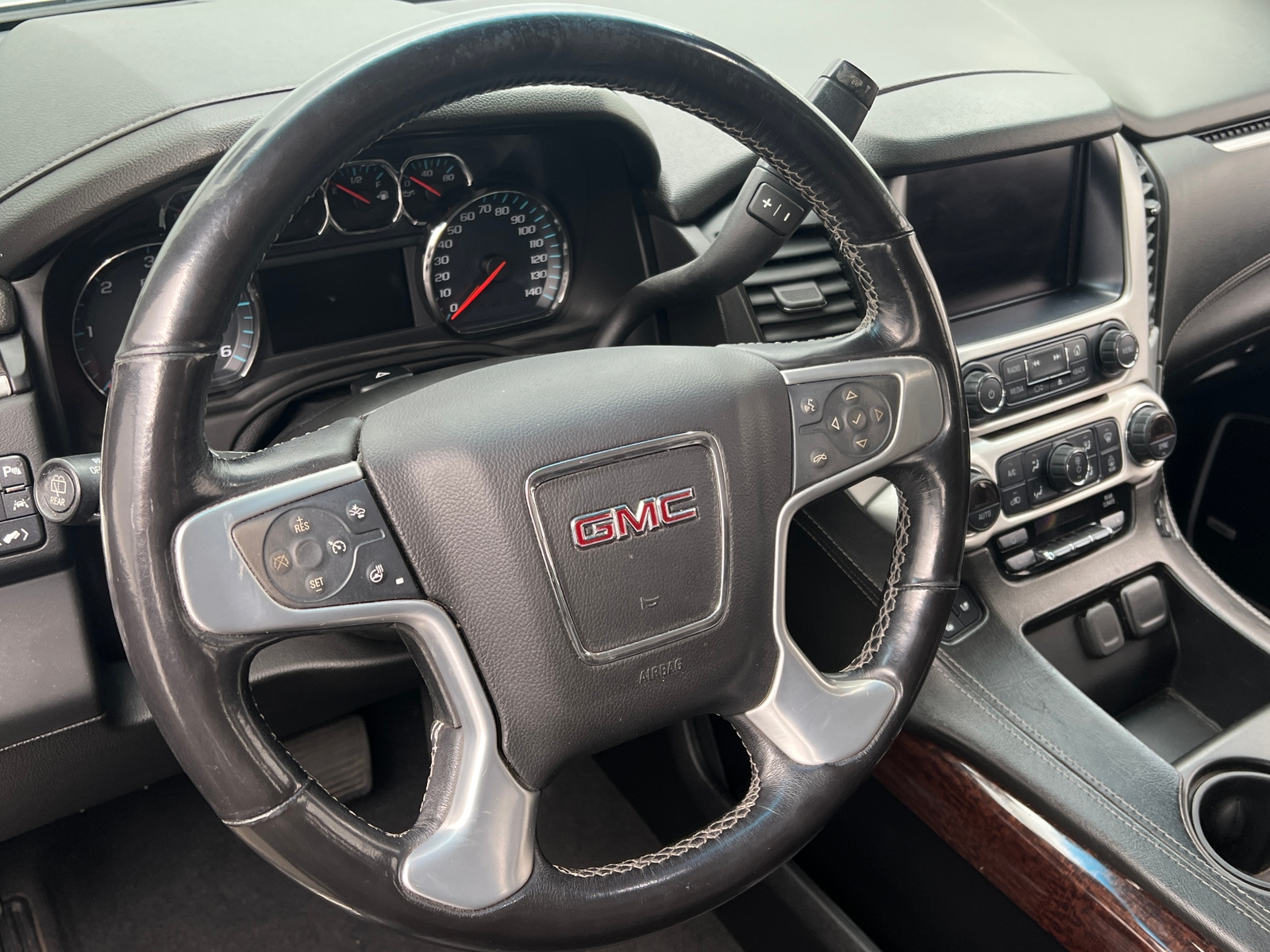 Thumbnail: 2019 GMC Yukon XL - 4