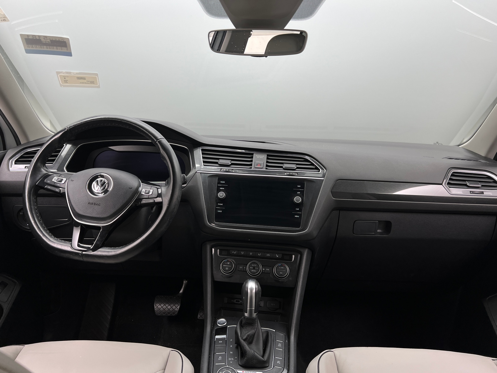 Thumbnail: 2018 Volkswagen Tiguan - 3