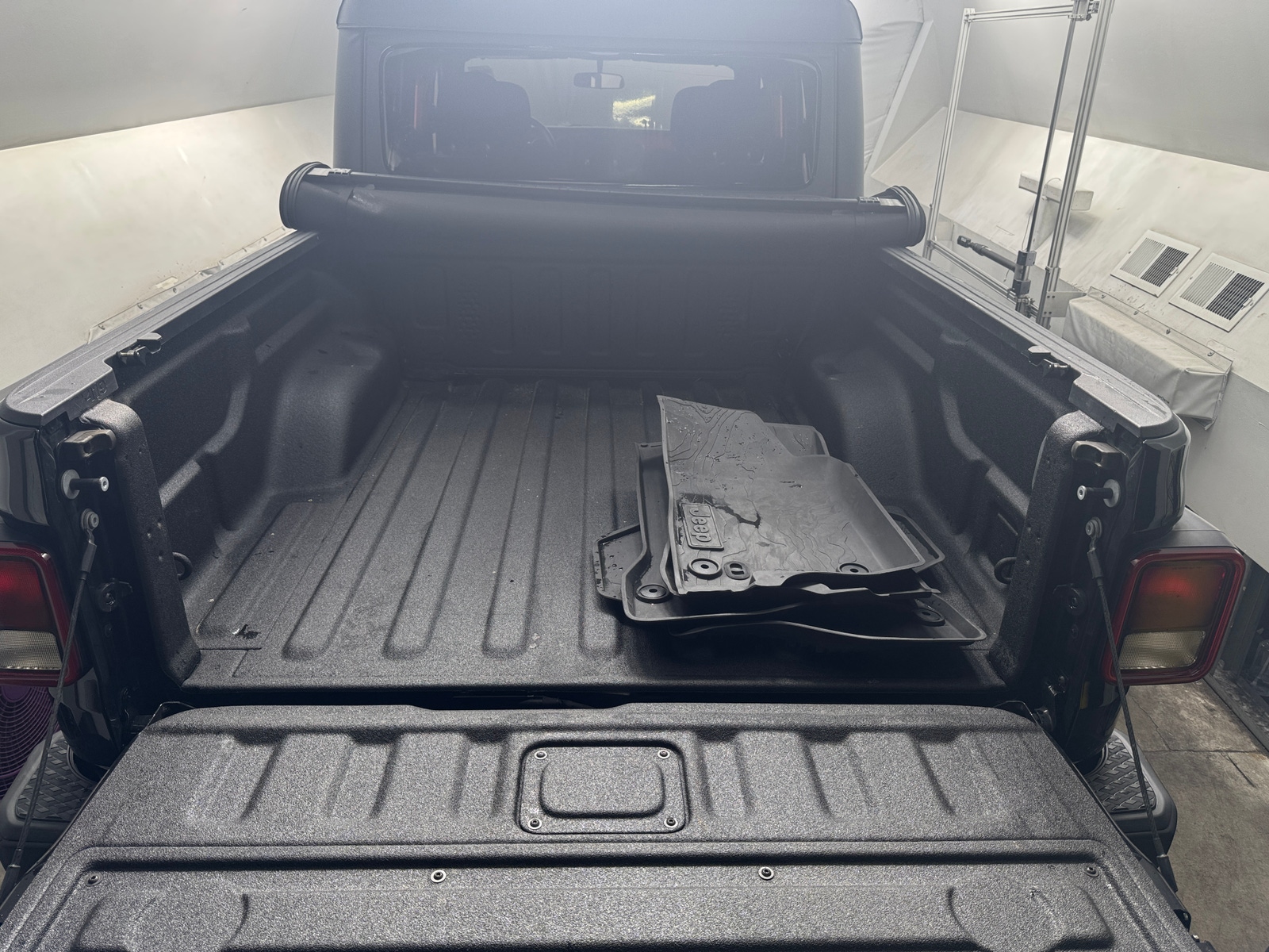 Thumbnail: 2022 Jeep Gladiator - 7