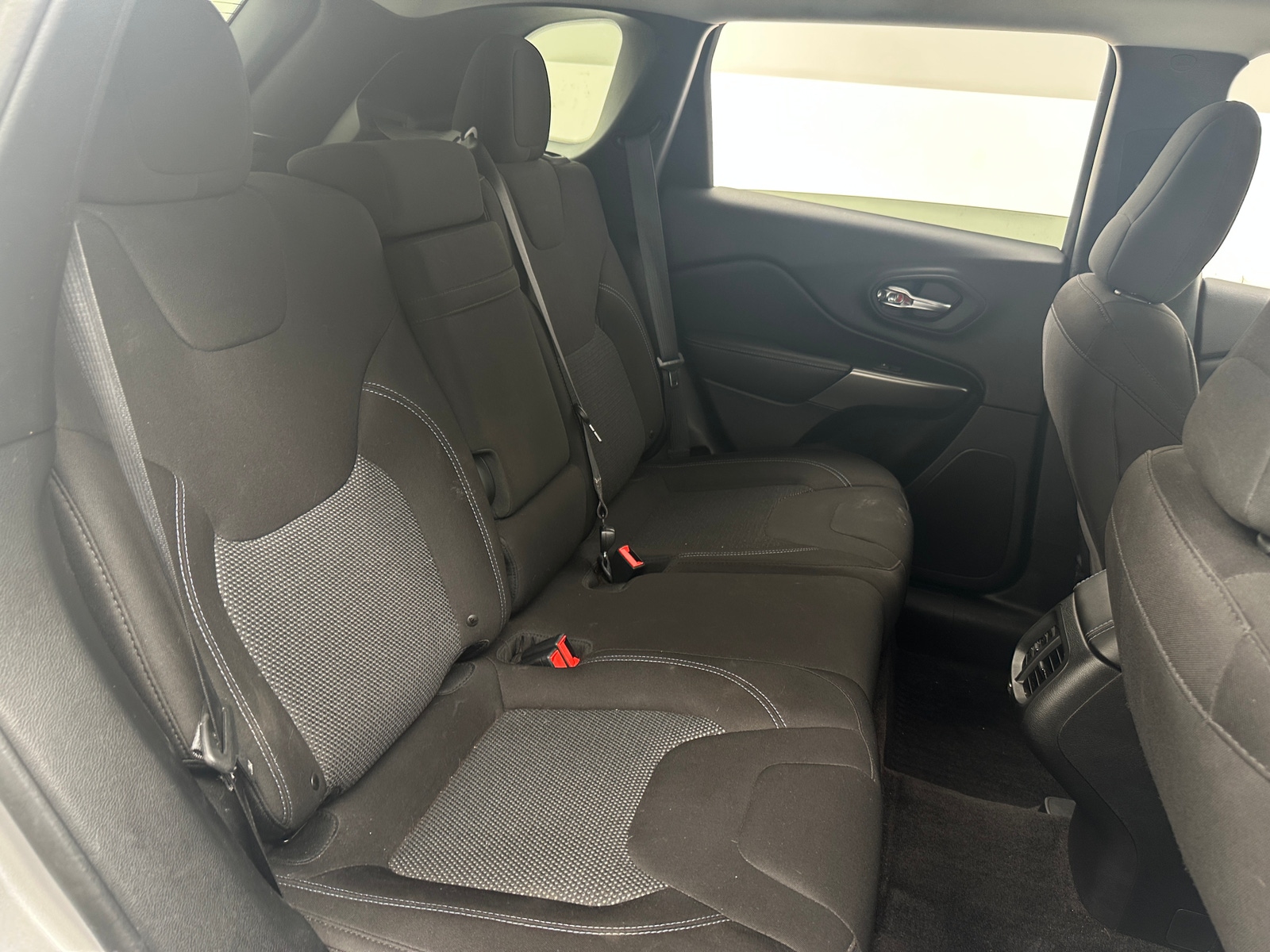 Thumbnail: 2019 Jeep Cherokee - 6