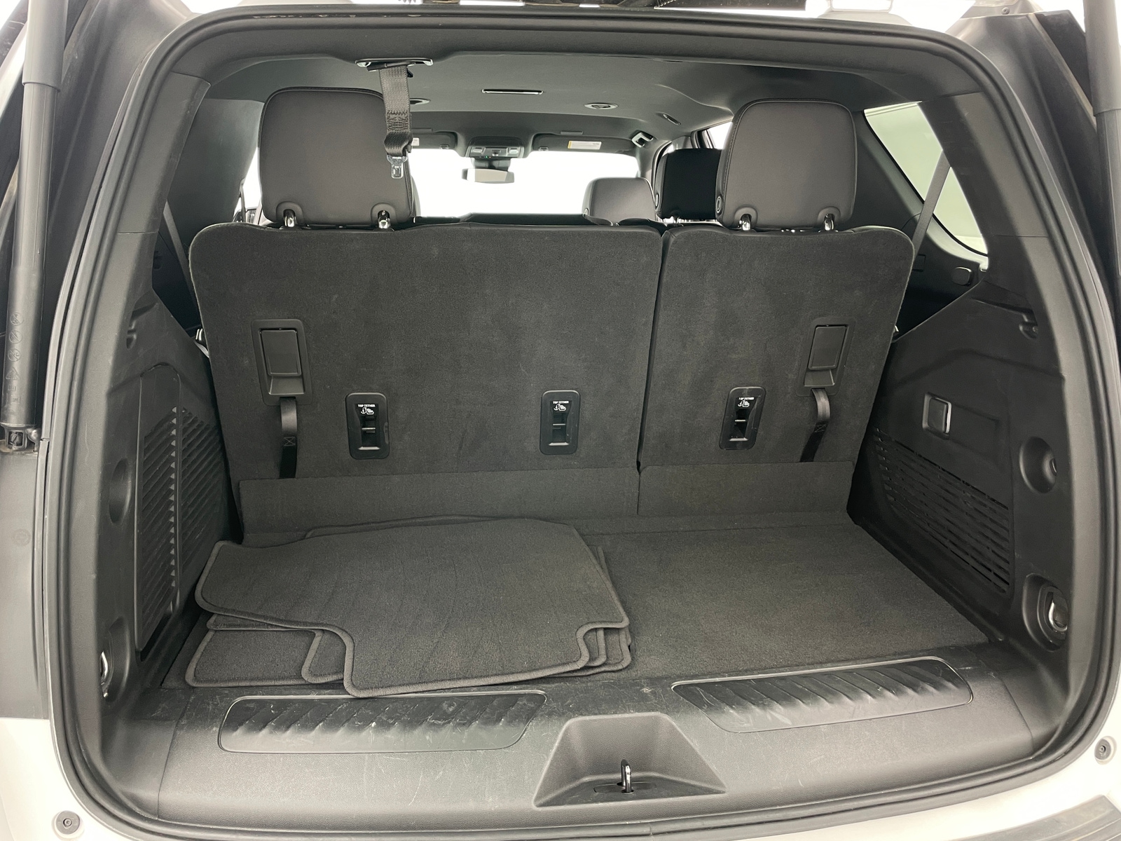 Thumbnail: 2025 Chevrolet Tahoe - 6