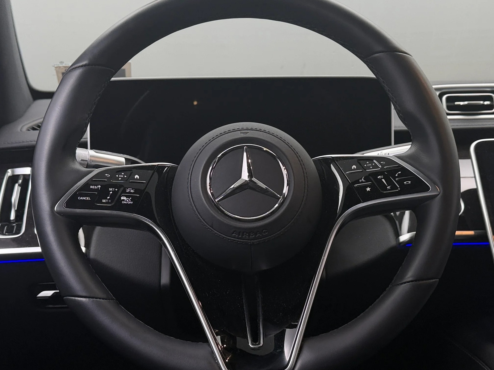 Thumbnail: 2023 Mercedes-Benz S-Class - 4