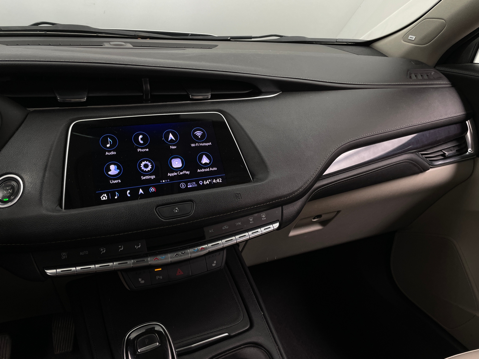 Thumbnail: 2020 Cadillac XT4 - 3