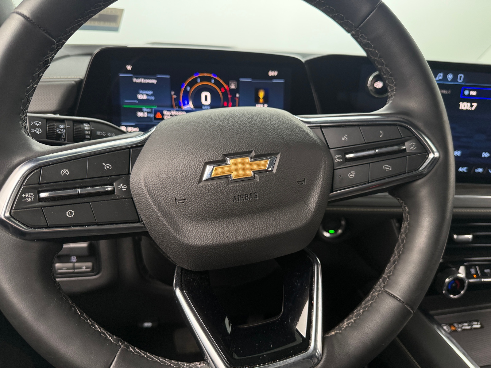 Thumbnail: 2025 Chevrolet Suburban - 4