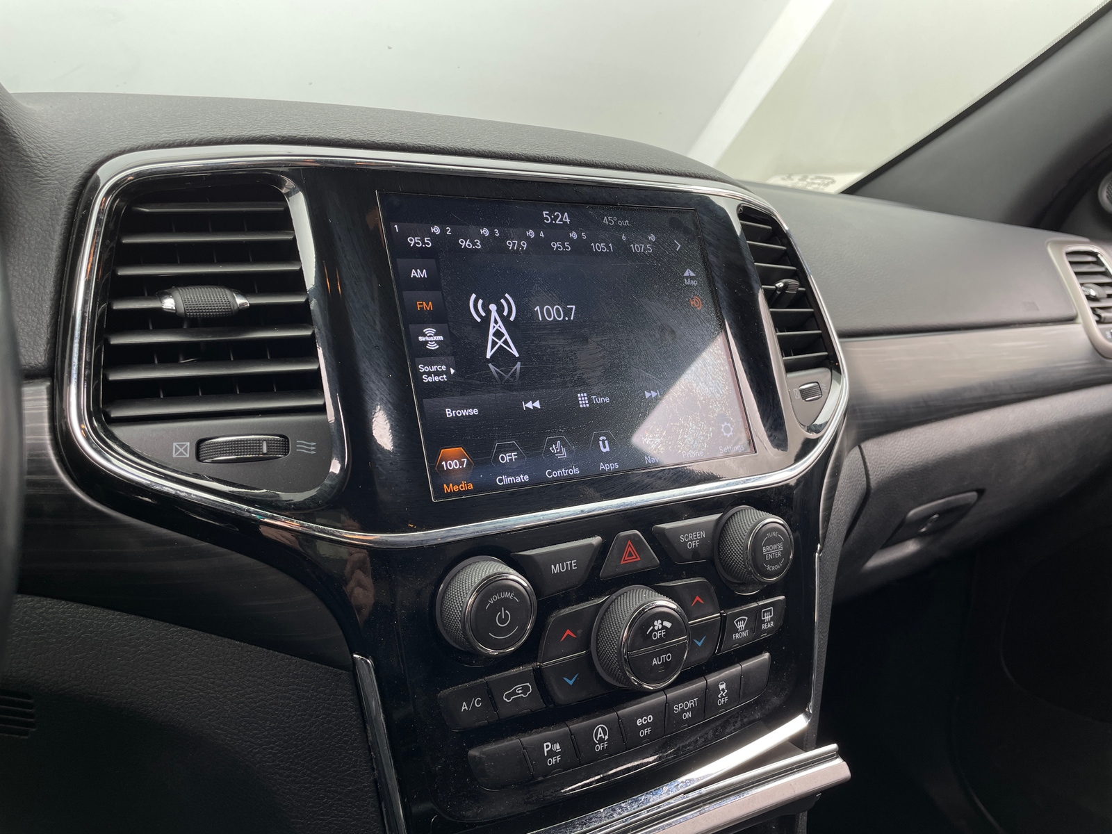 Thumbnail: 2020 Jeep Grand Cherokee - 3