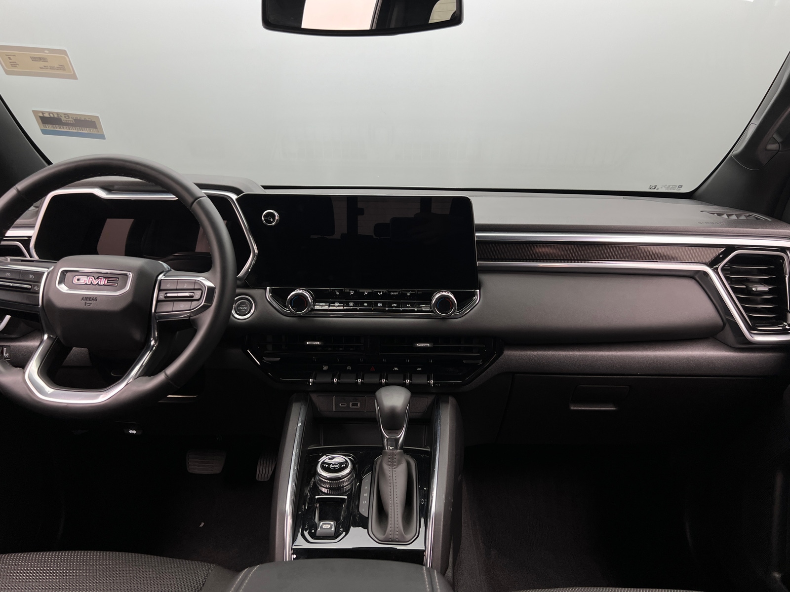 Thumbnail: 2025 GMC Canyon - 3