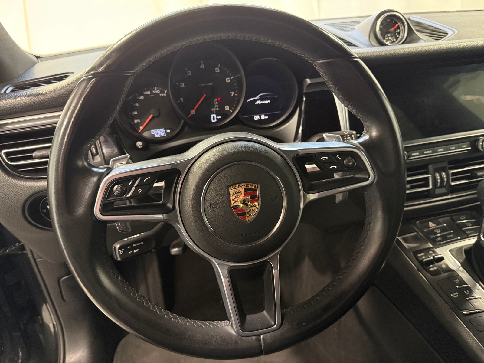 Thumbnail: 2021 Porsche Macan - 4