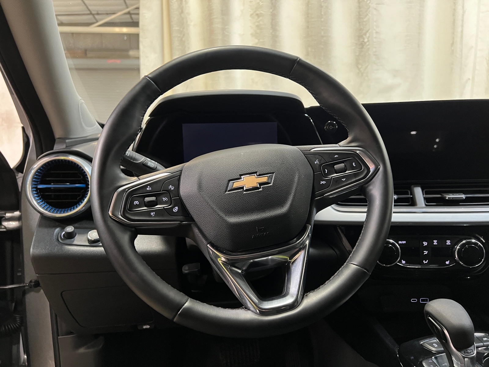 Thumbnail: 2025 Chevrolet Trax - 5