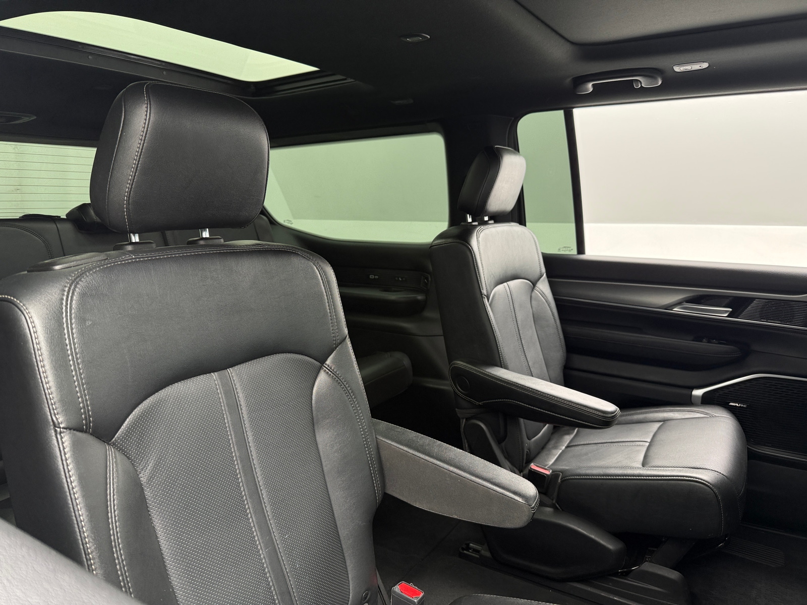 Thumbnail: 2023 Jeep Wagoneer - 5