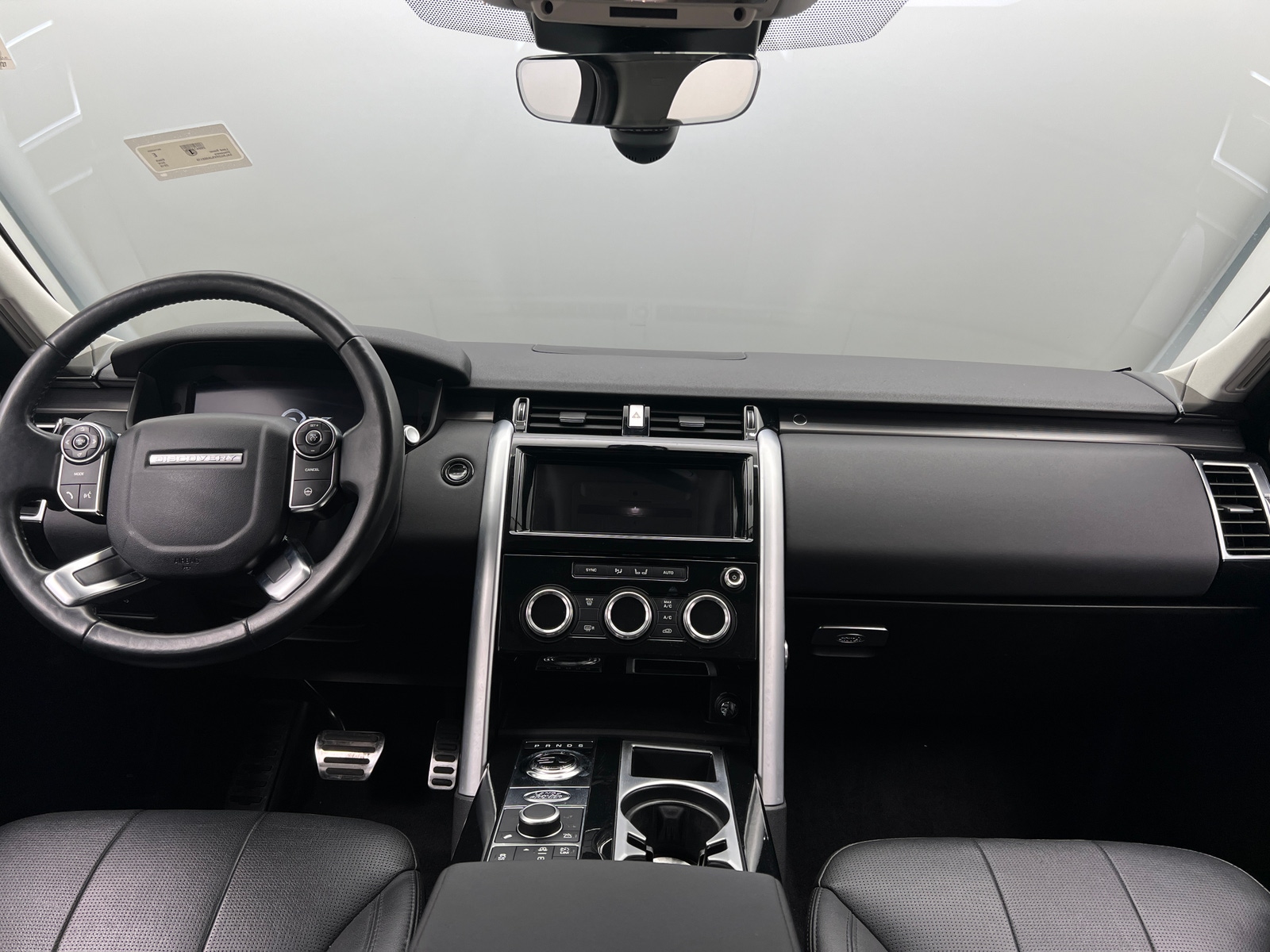 Thumbnail: 2018 Land Rover Discovery - 2