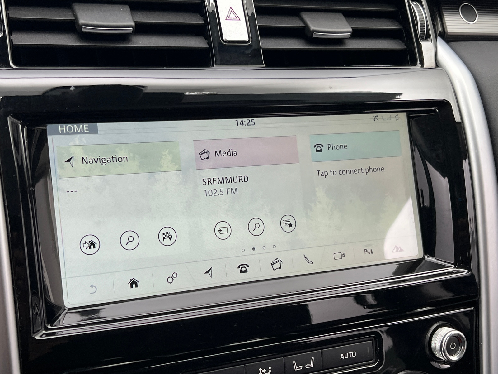 Thumbnail: 2018 Land Rover Discovery - 3