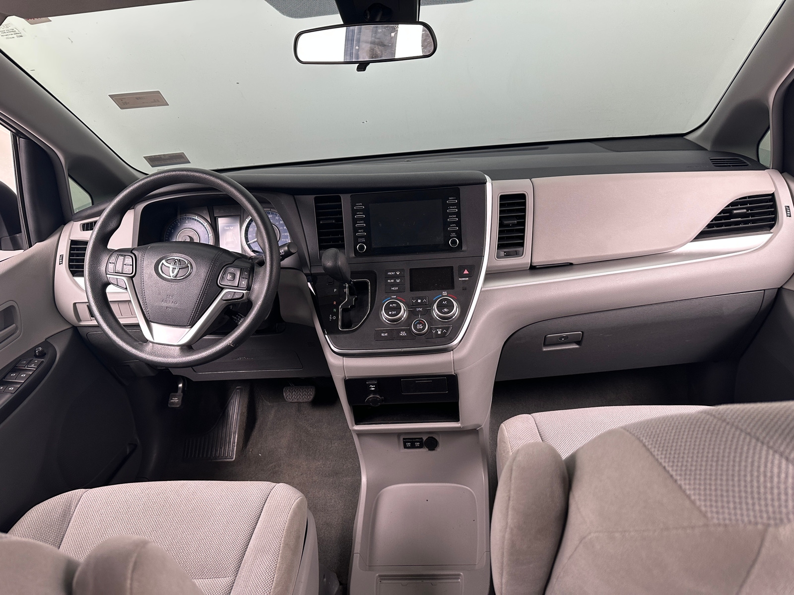 Thumbnail: 2018 Toyota Sienna - 3