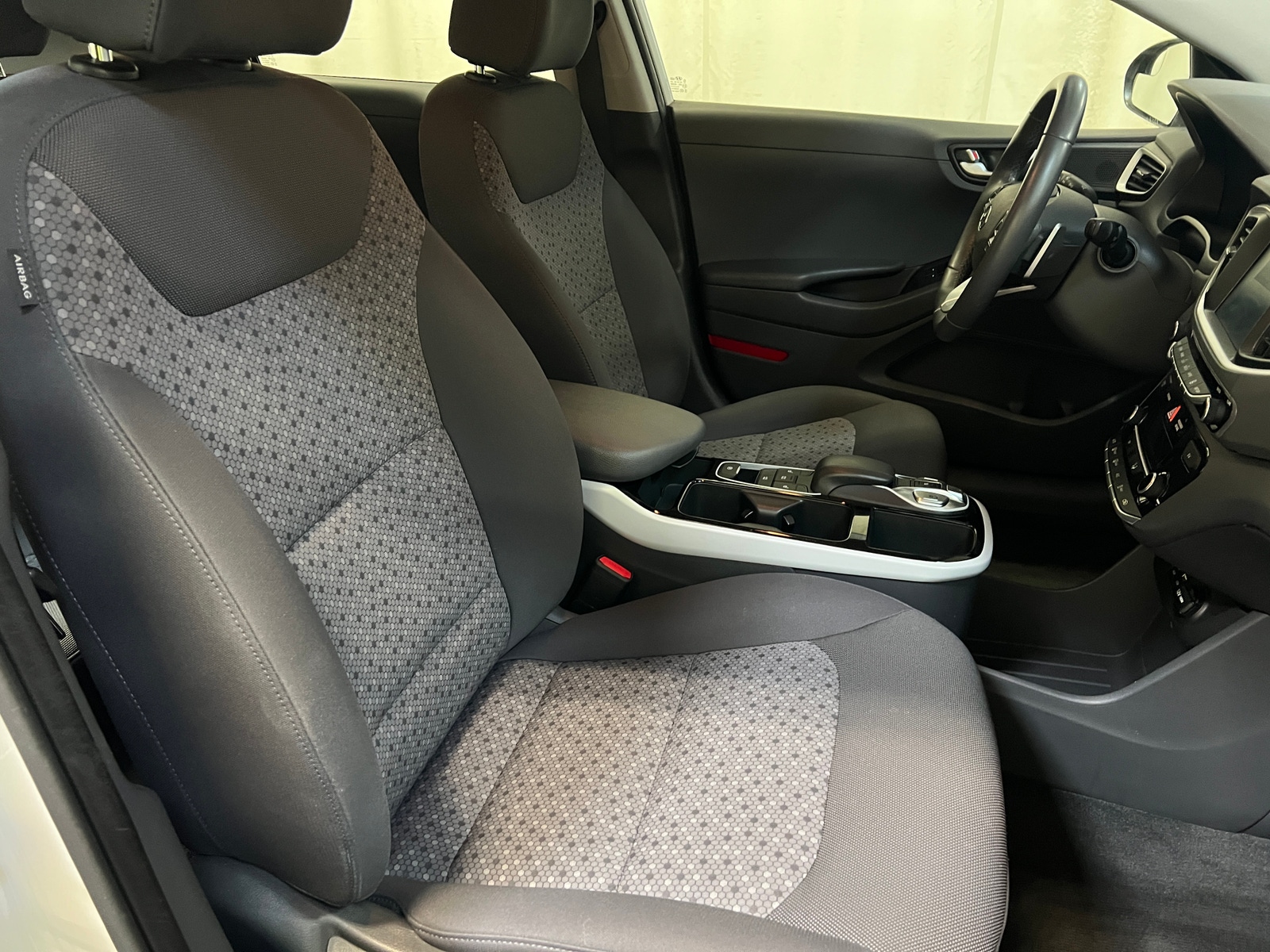 Thumbnail: 2019 Hyundai Ioniq - 2