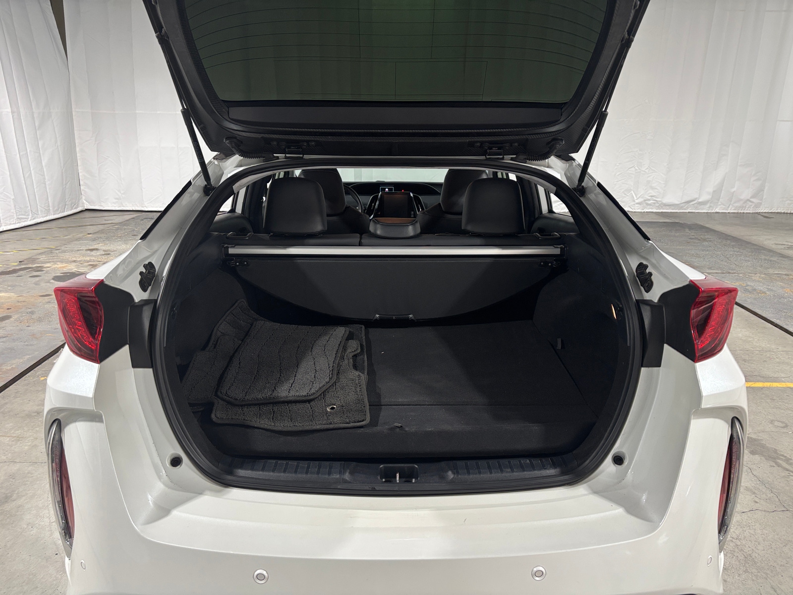 Thumbnail: 2022 Toyota Prius Prime - 6