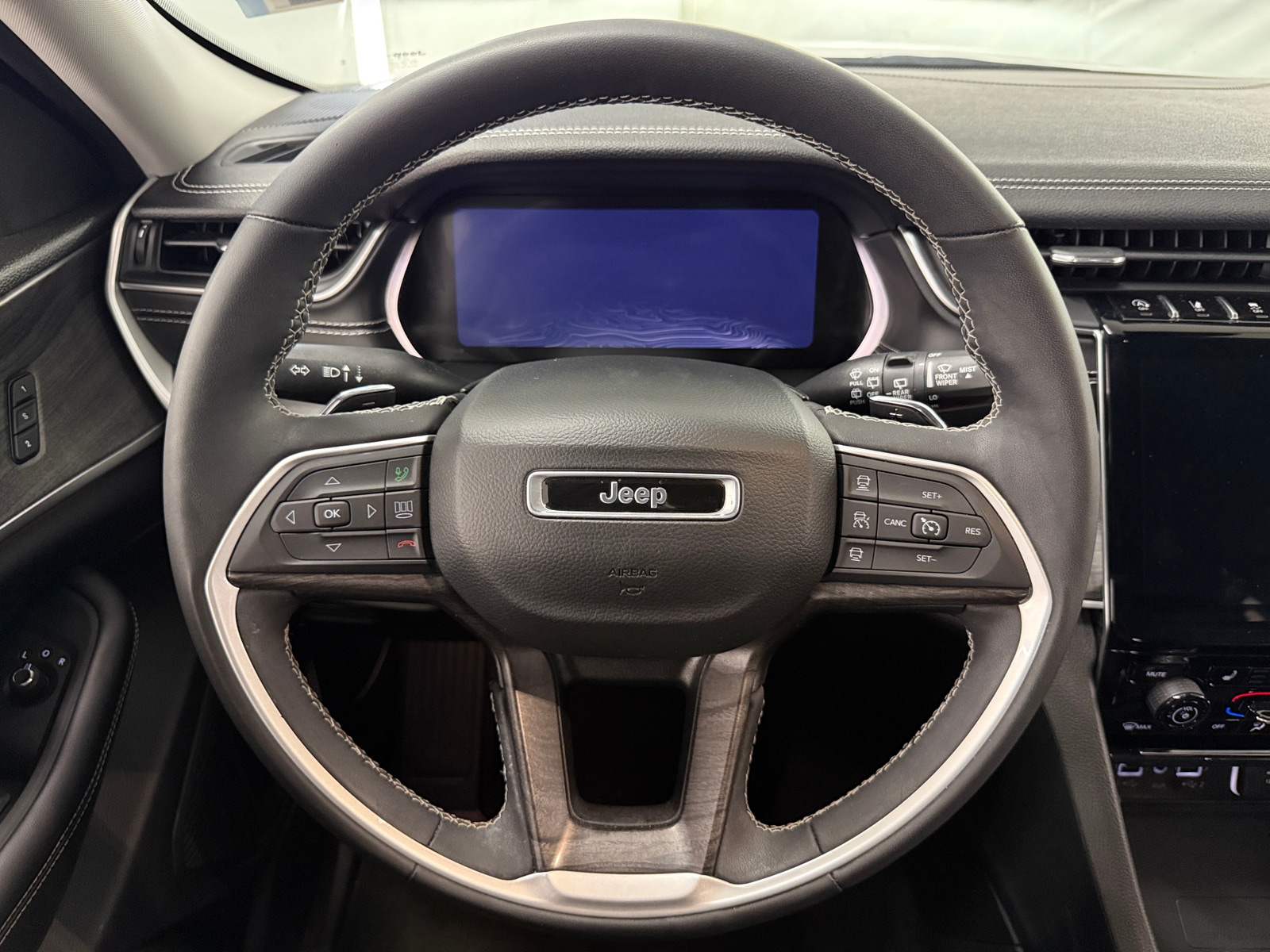 Thumbnail: 2023 Jeep Grand Cherokee - 4