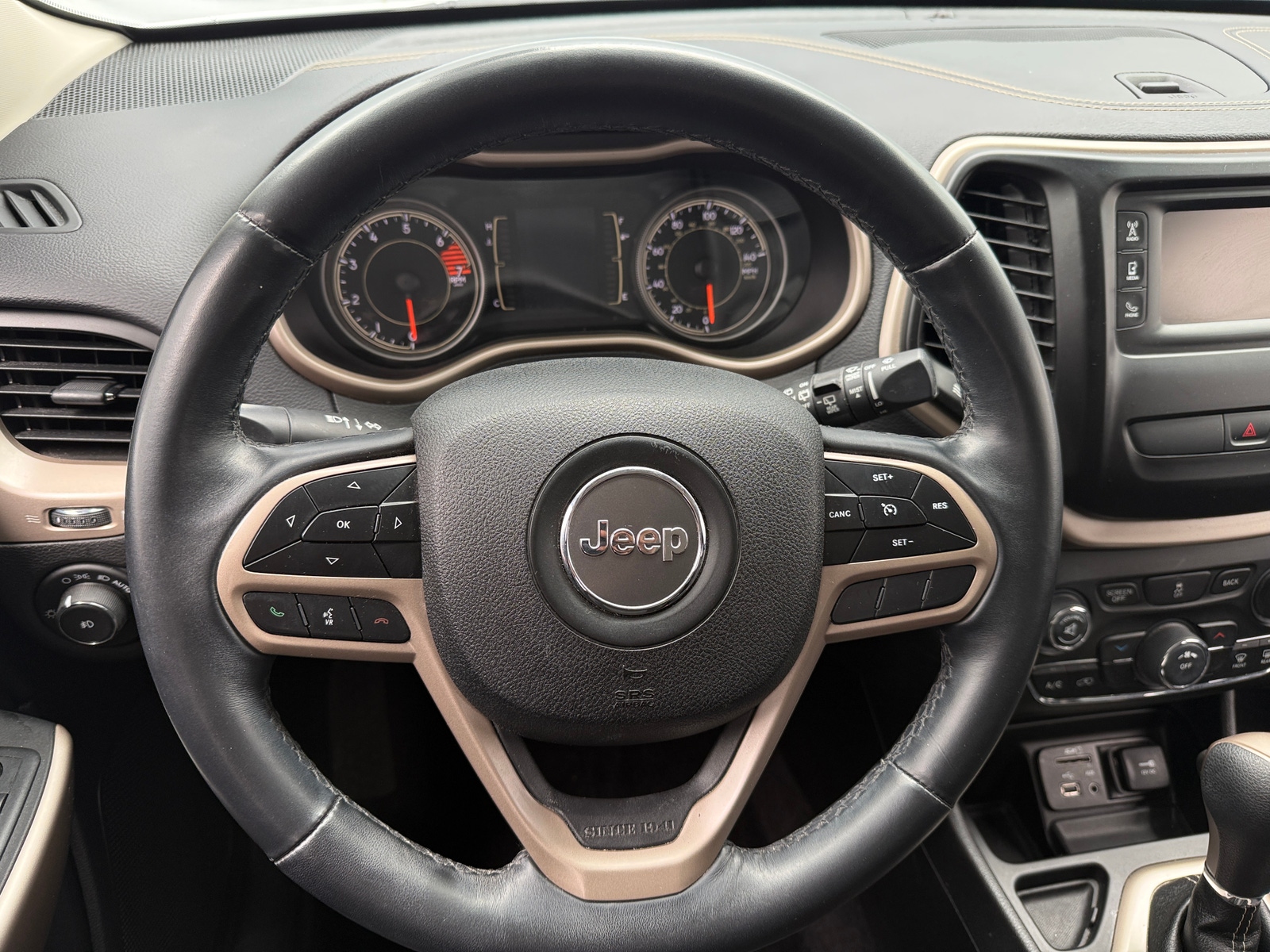 Thumbnail: 2017 Jeep Cherokee - 5