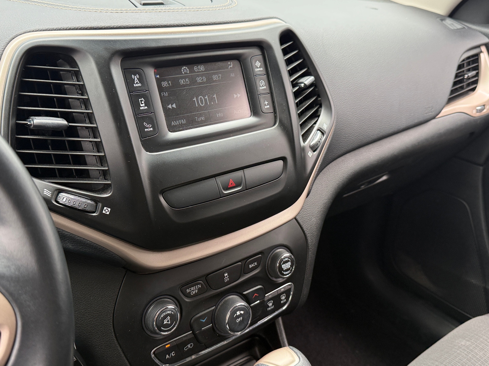 Thumbnail: 2017 Jeep Cherokee - 4
