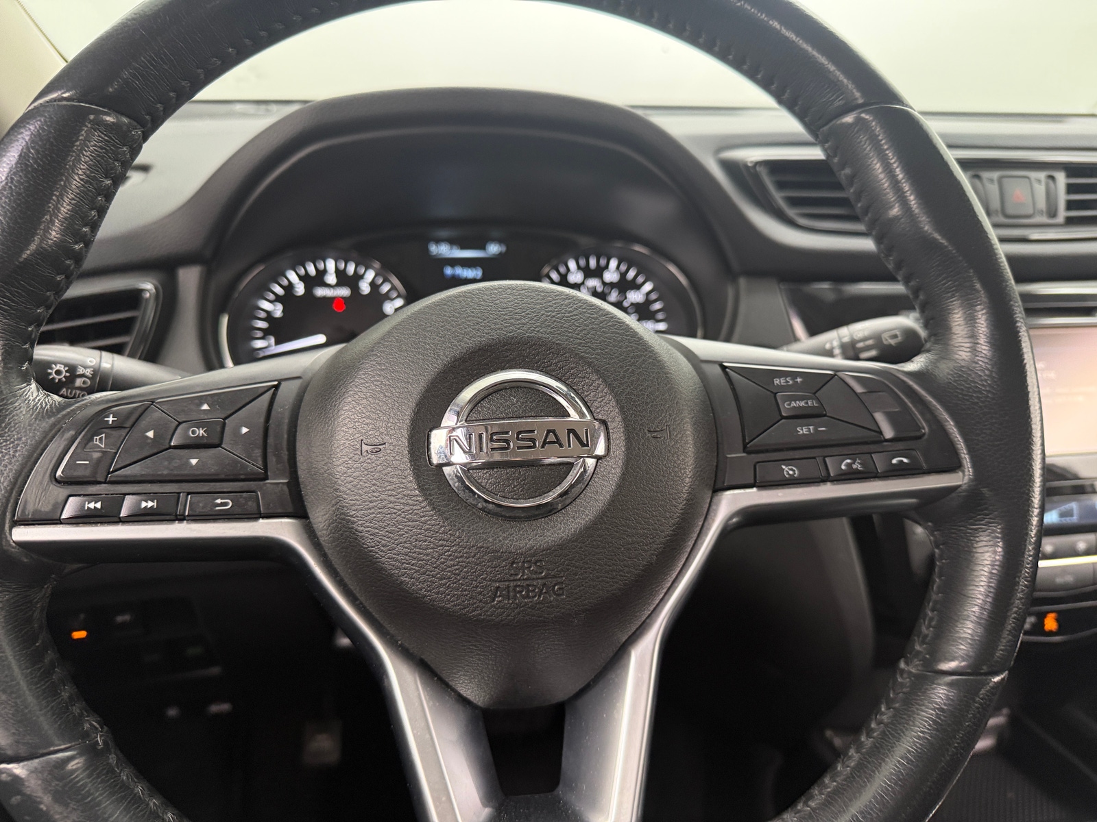 Thumbnail: 2017 Nissan Rogue - 5