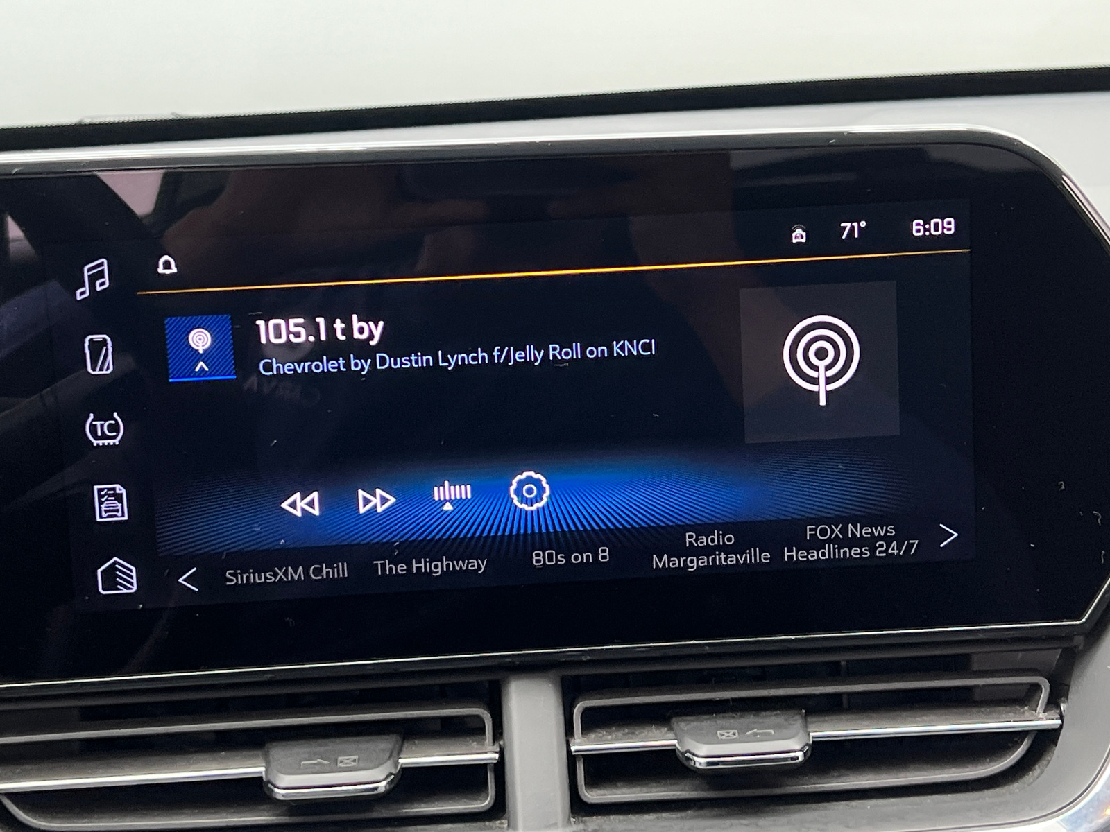 Thumbnail: 2025 Chevrolet Trax - 4