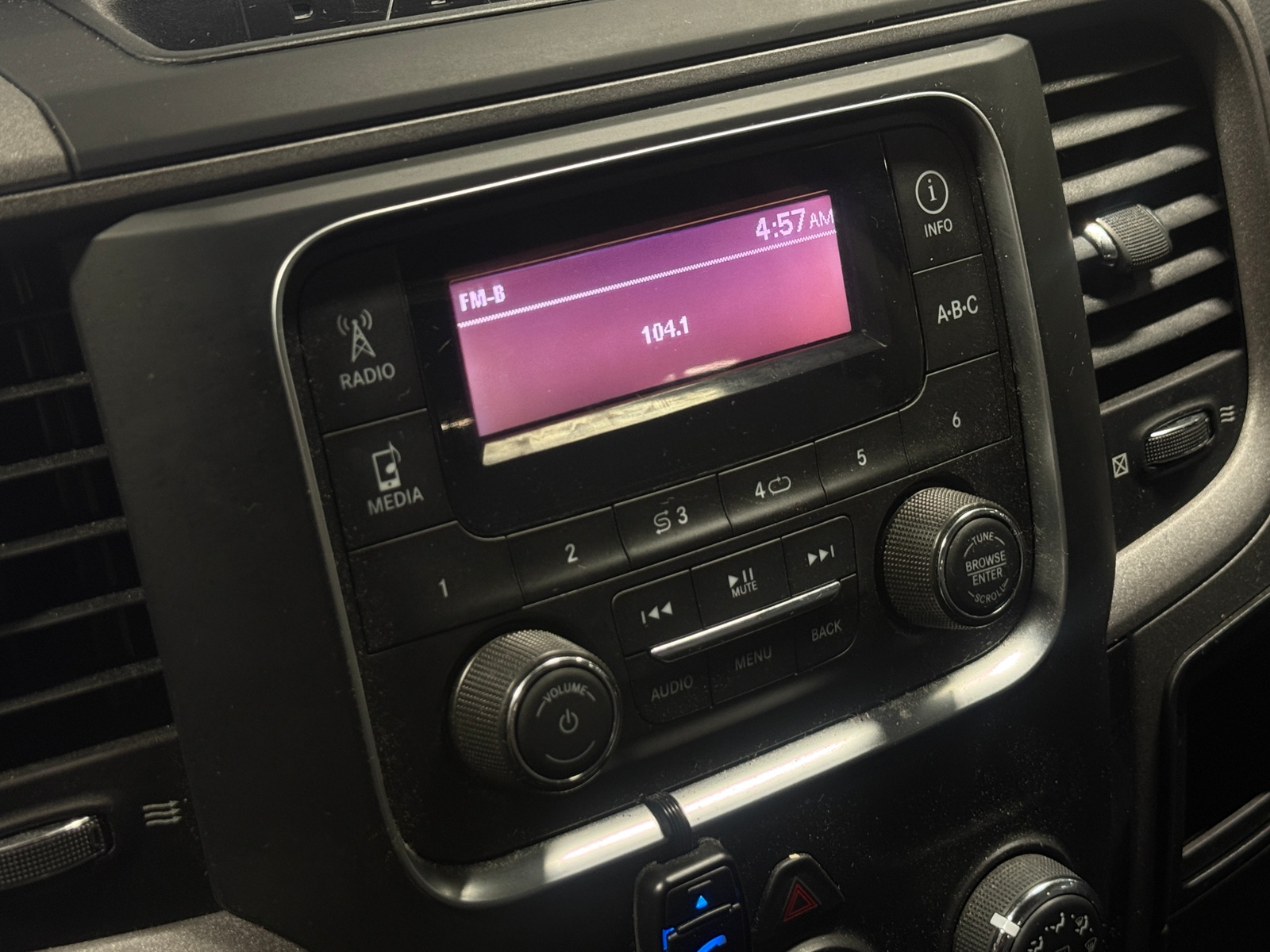 Thumbnail: 2020 RAM 1500 Classic - 3