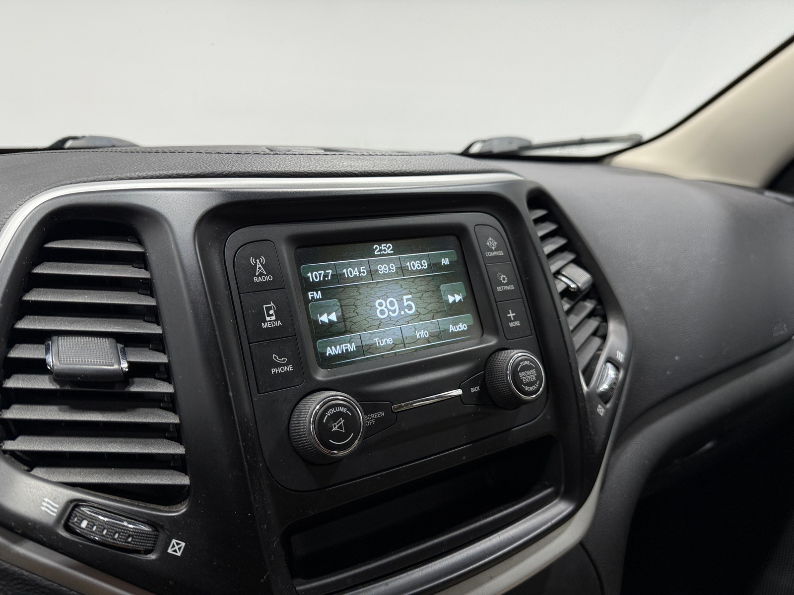 Thumbnail: 2016 Jeep Cherokee - 4