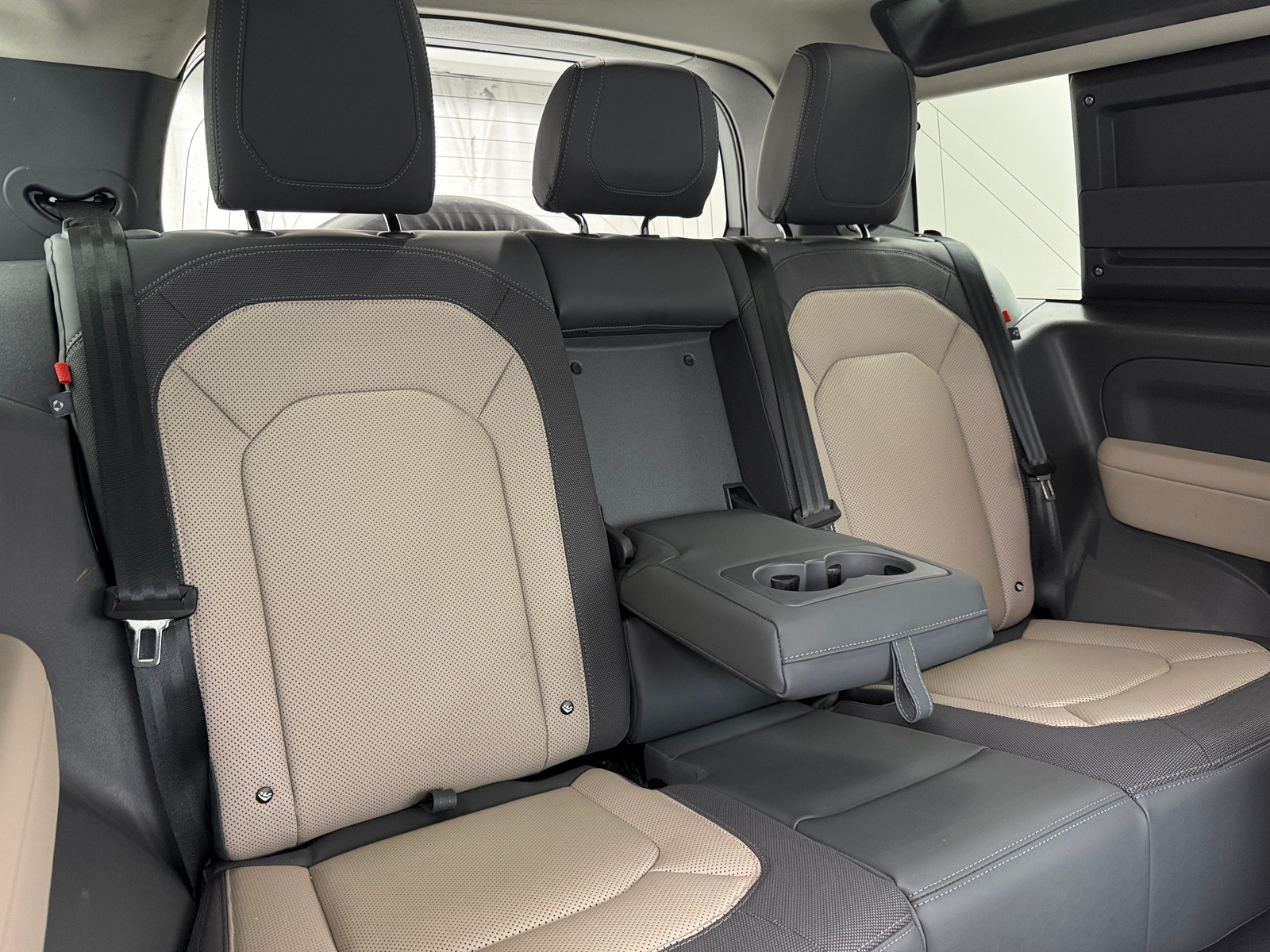 Thumbnail: 2024 Land Rover Defender - 5