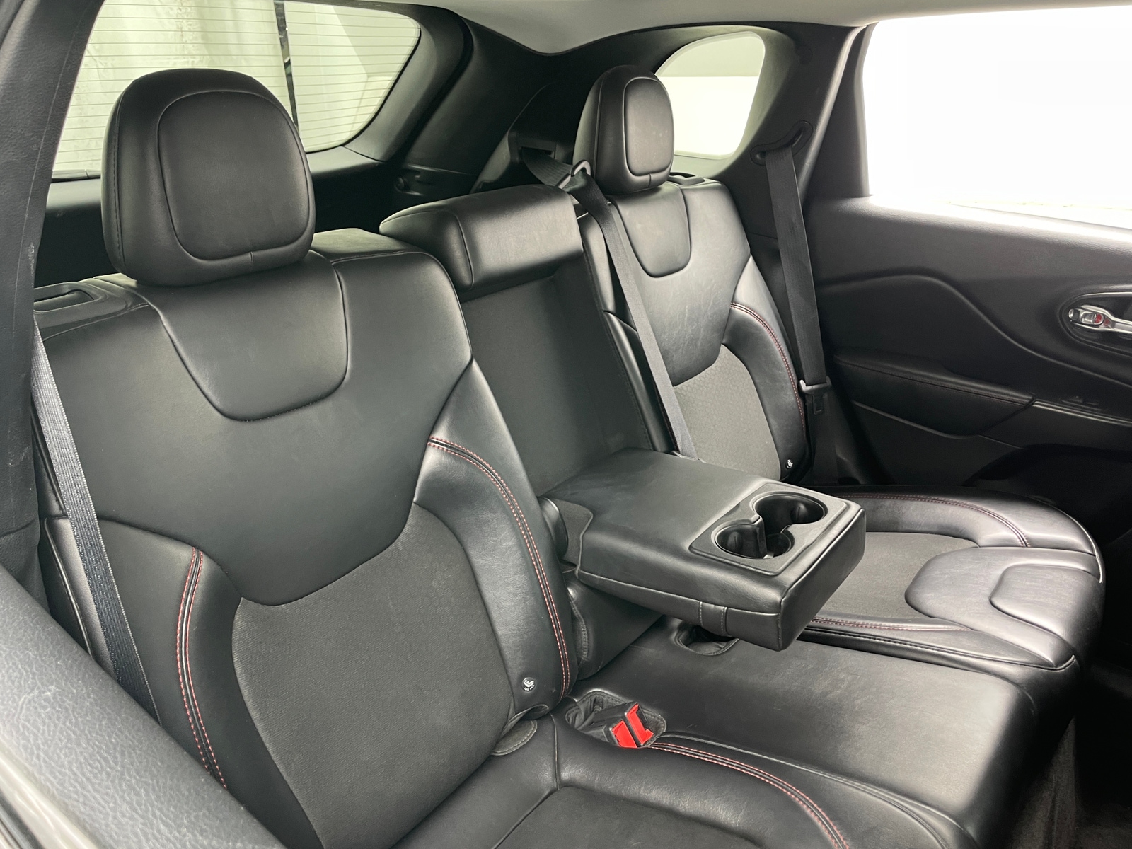 Thumbnail: 2019 Jeep Cherokee - 6