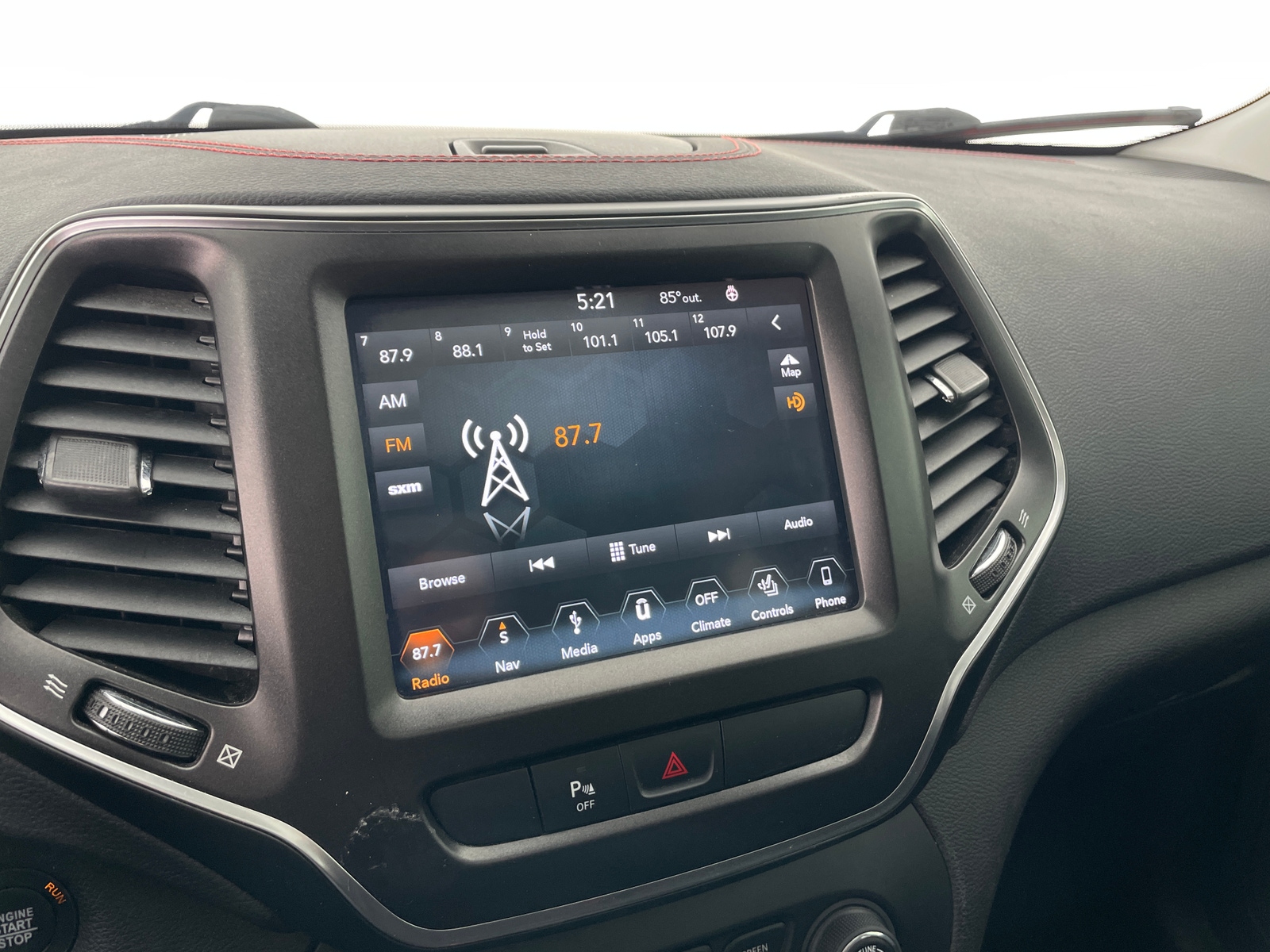 Thumbnail: 2019 Jeep Cherokee - 4