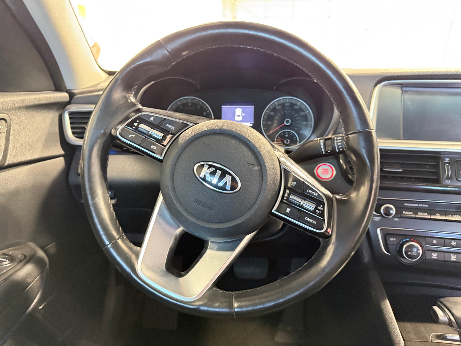 Thumbnail: 2019 Kia Optima - 4