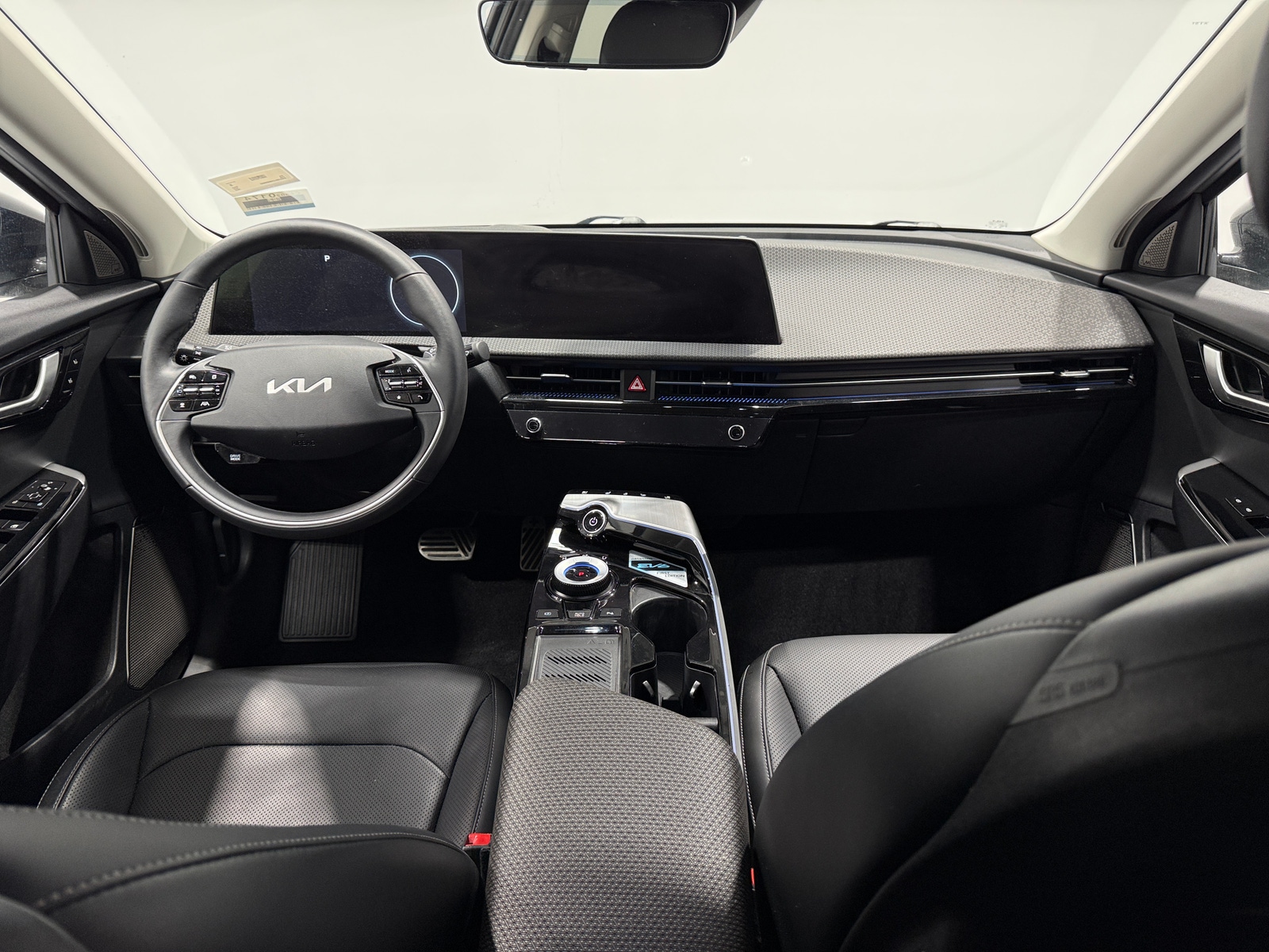 Thumbnail: 2022 Kia EV6 - 2