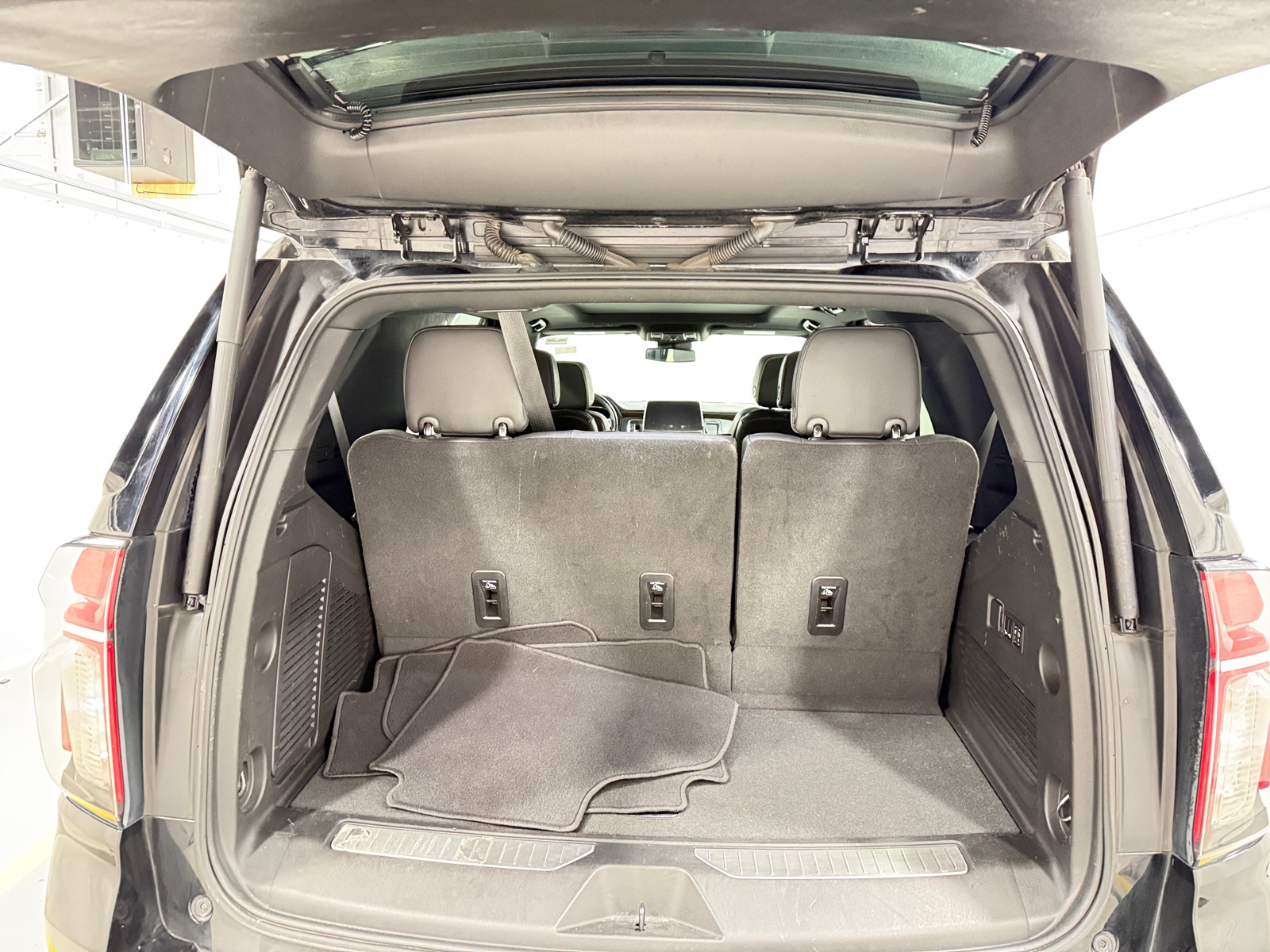 Thumbnail: 2023 Chevrolet Tahoe - 6