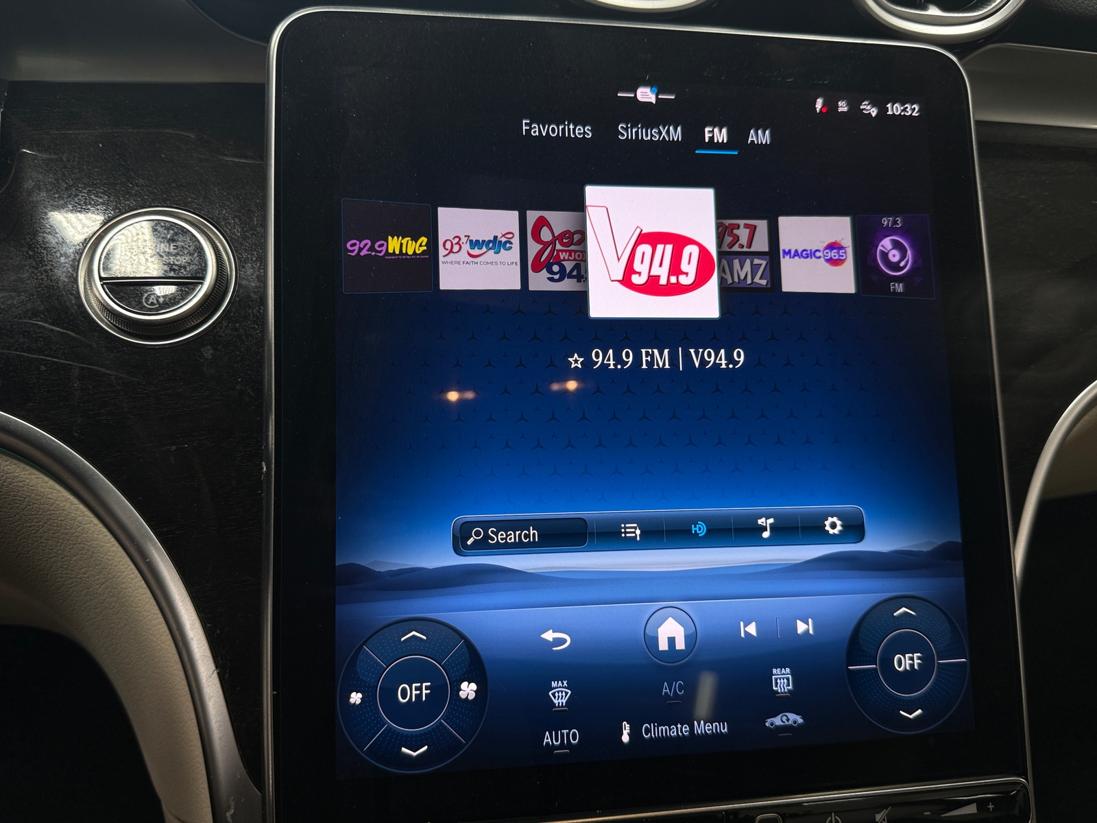 Thumbnail: 2025 Mercedes-Benz C-Class - 3