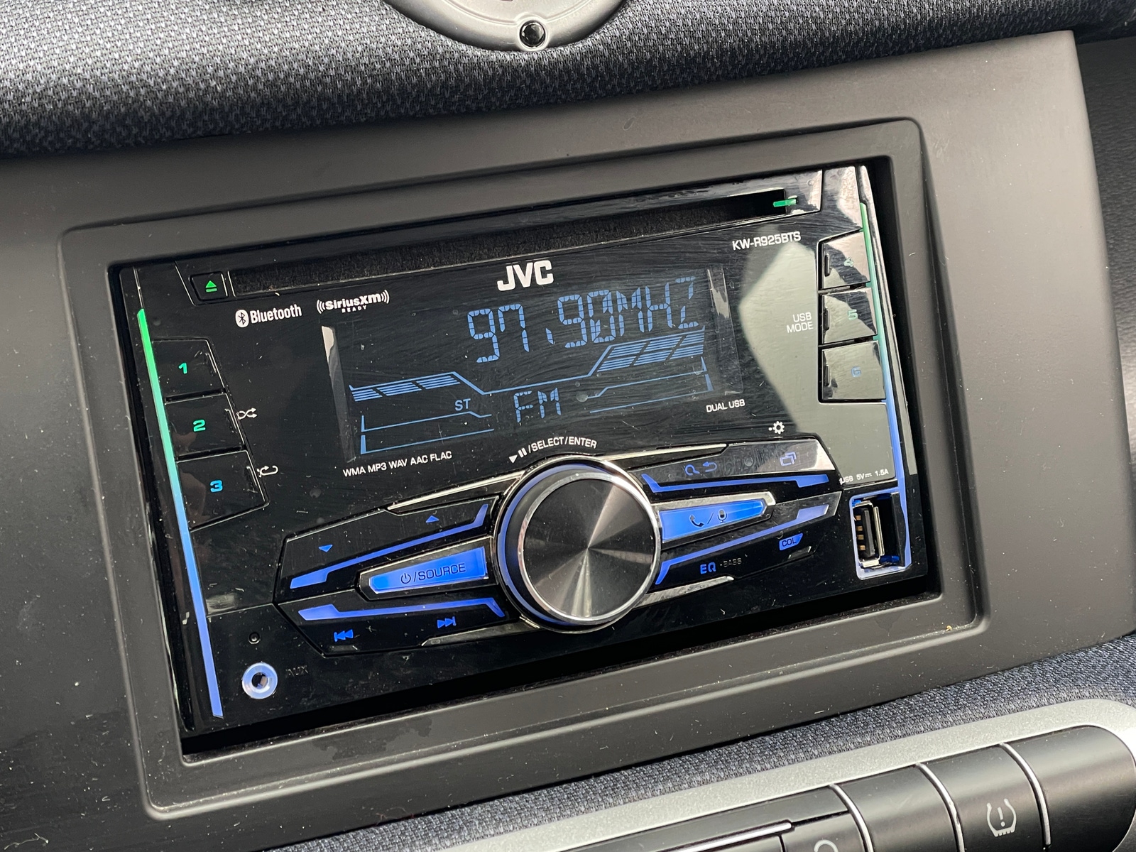 Thumbnail: 2015 smart fortwo - 3