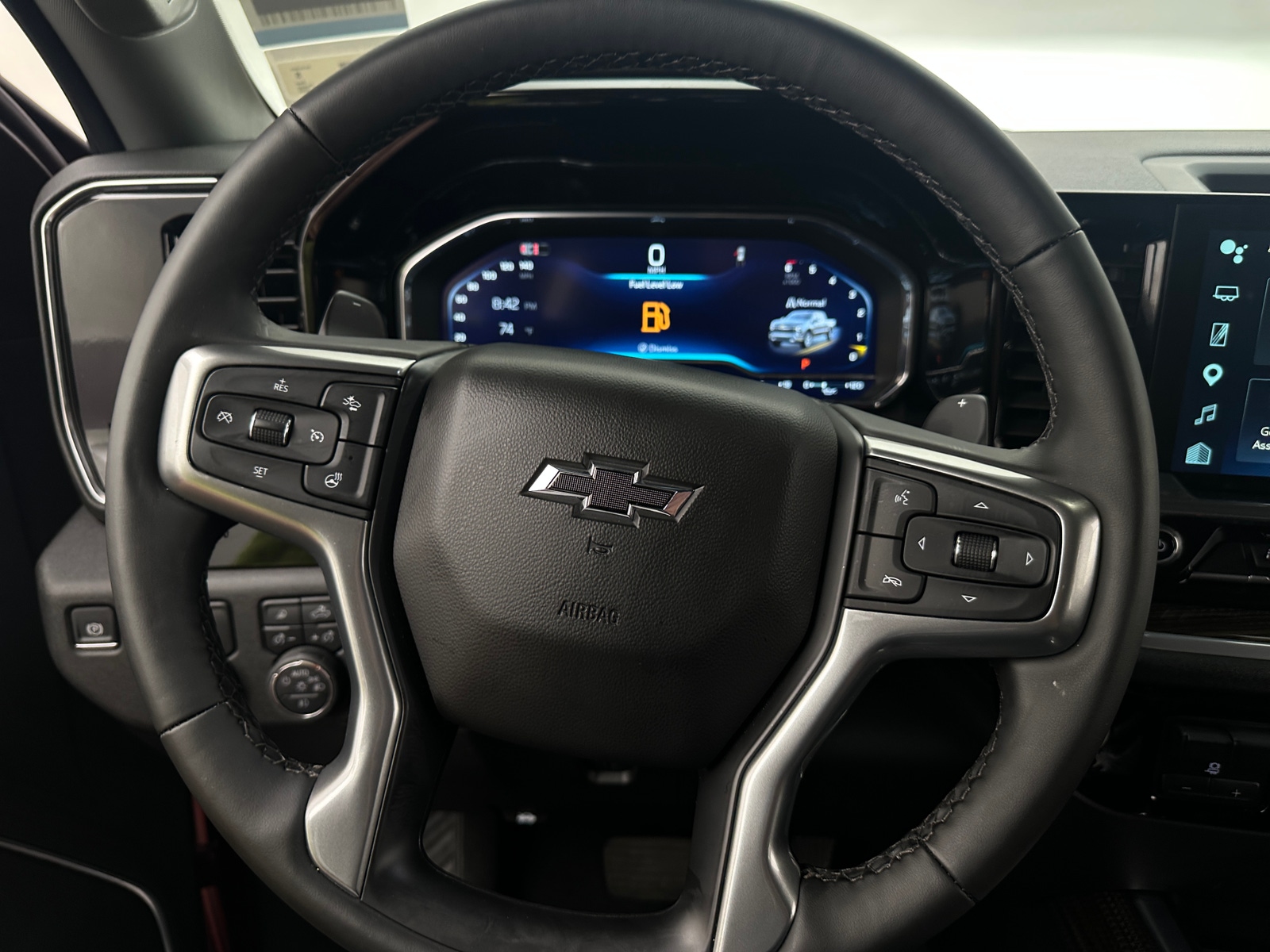 Thumbnail: 2025 Chevrolet Silverado 1500 - 5