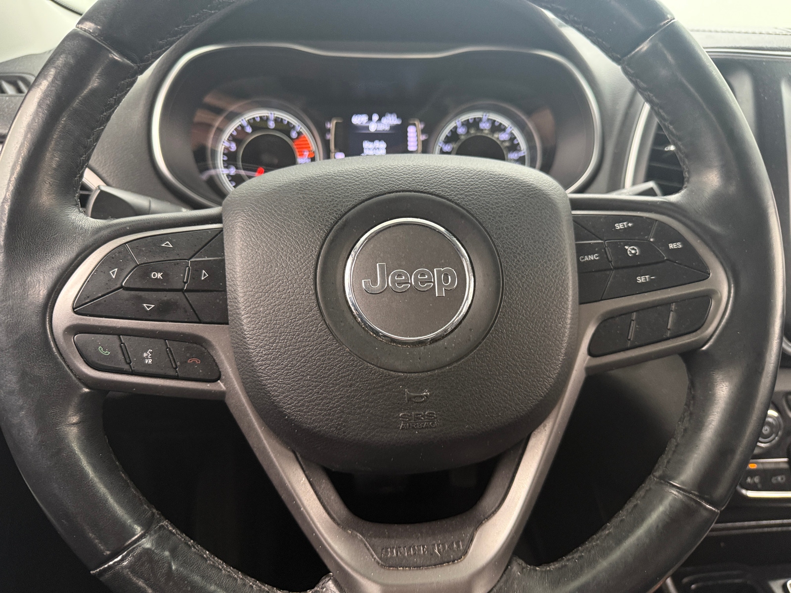 Thumbnail: 2019 Jeep Cherokee - 5