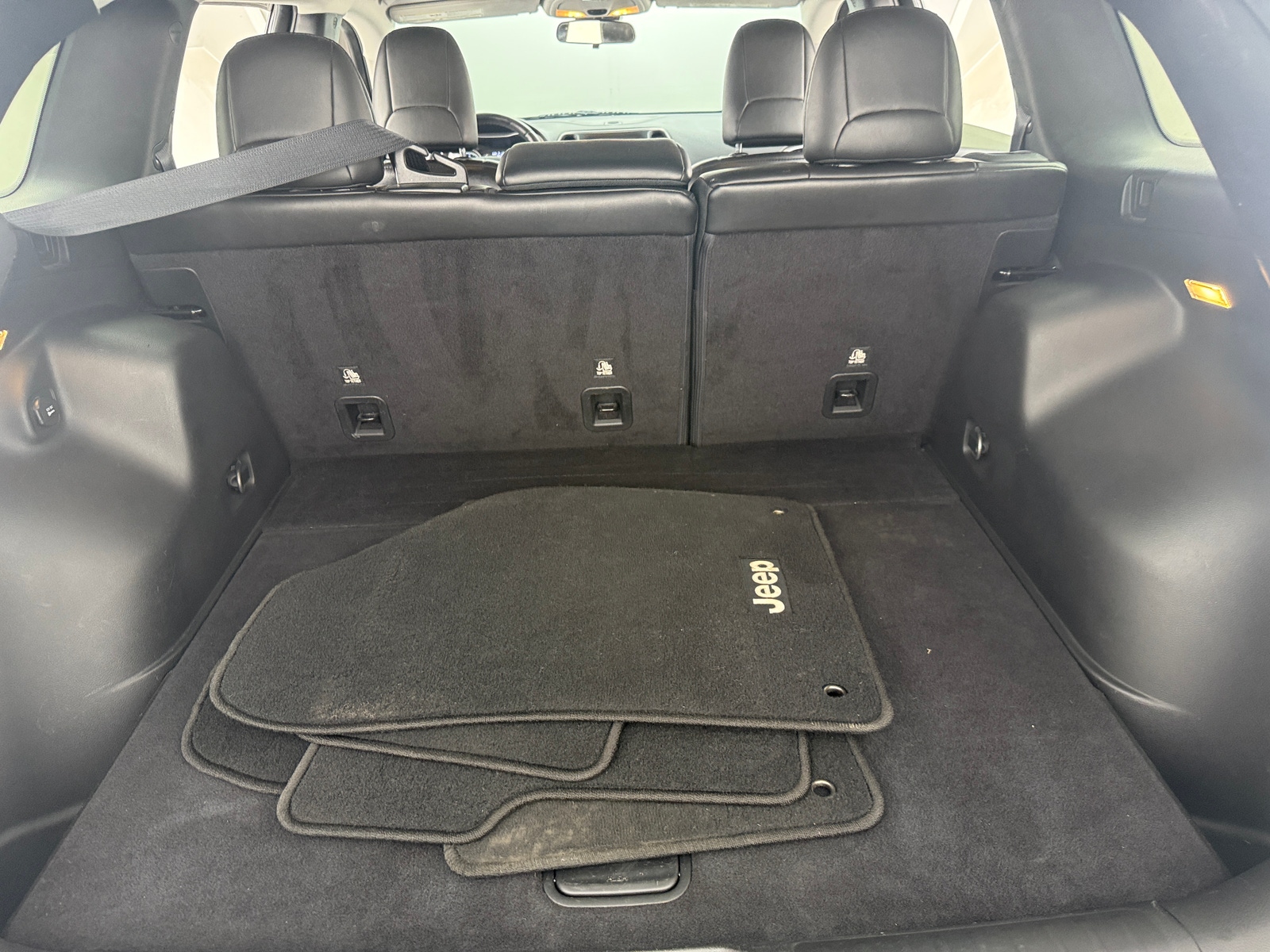 Thumbnail: 2019 Jeep Cherokee - 7