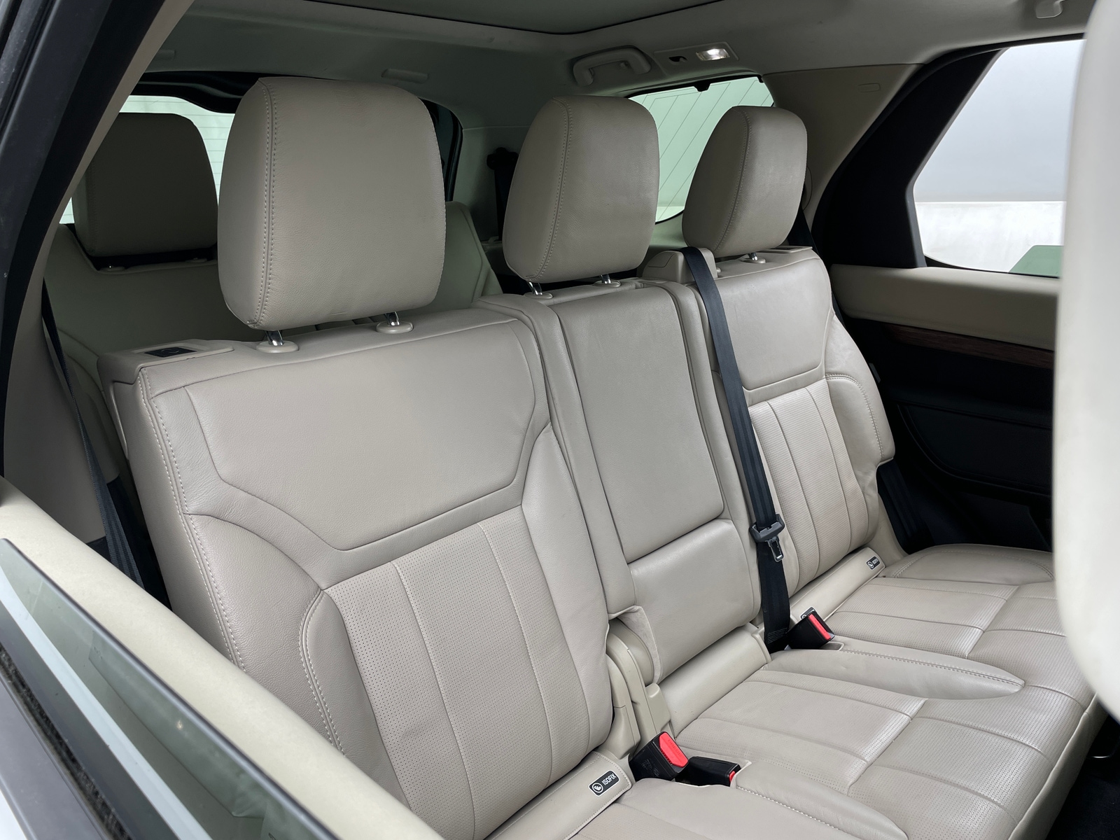 Thumbnail: 2017 Land Rover Discovery - 5